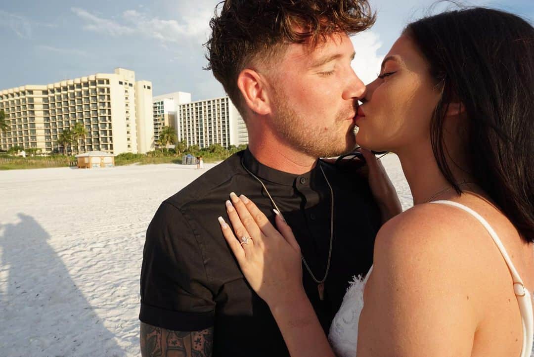 のインスタグラム：「I’ve been waiting for this moment for so long and cannot put into words how happy I am. The moment was perfect. You are perfect, @kristinsmetanko I love you. 8/5/20. 💍」