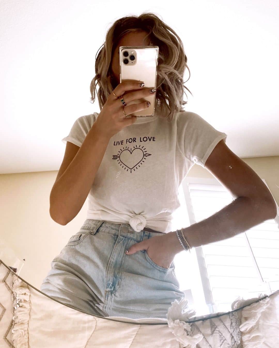 チェイサーのインスタグラム：「live for love💘 @chaserbrand #chaserbrand #liveforlove #graphictee #tshirtstyle」