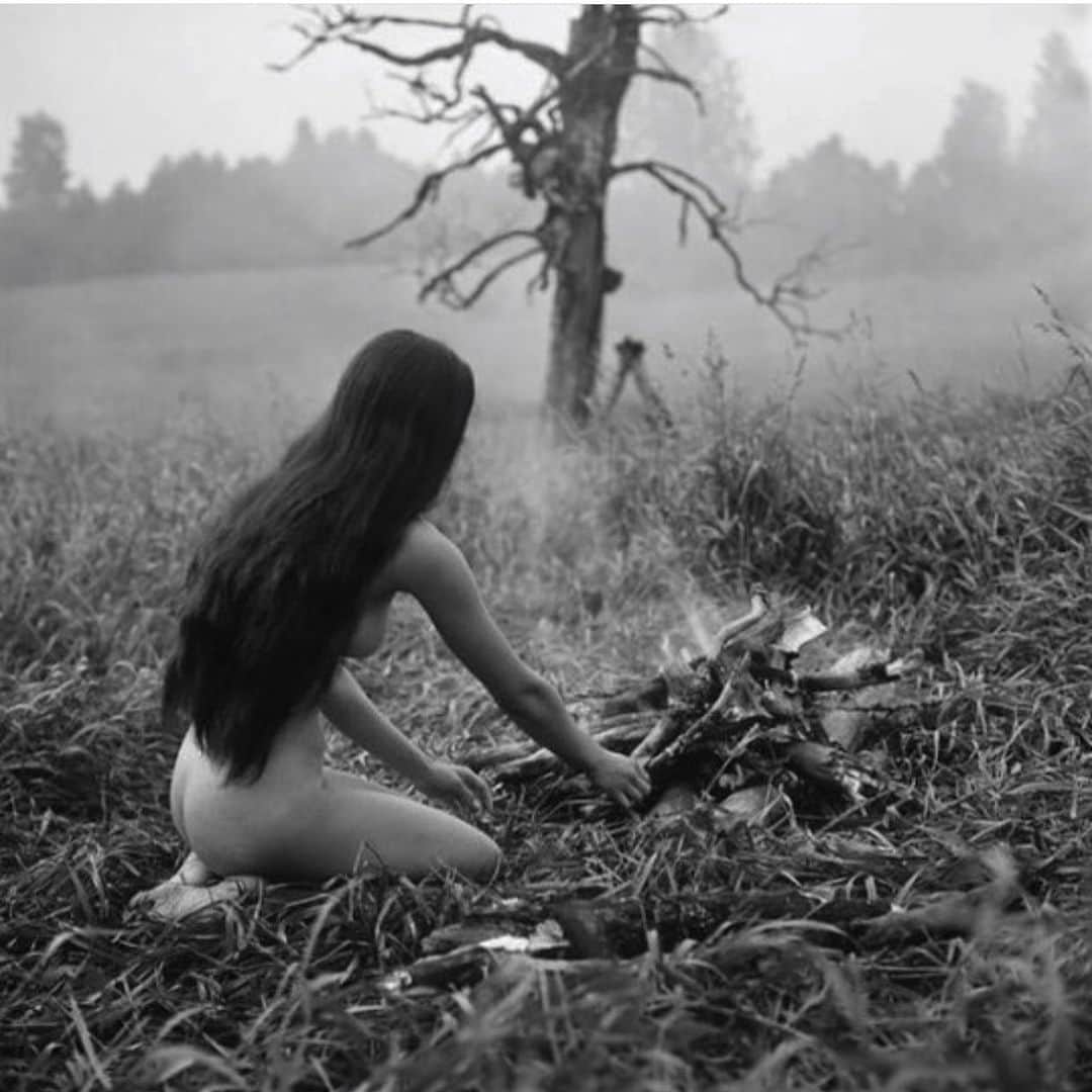 クリスティナ・バザンのインスタグラム：「Gunars Binde « The Sorceress » @themojomecca」