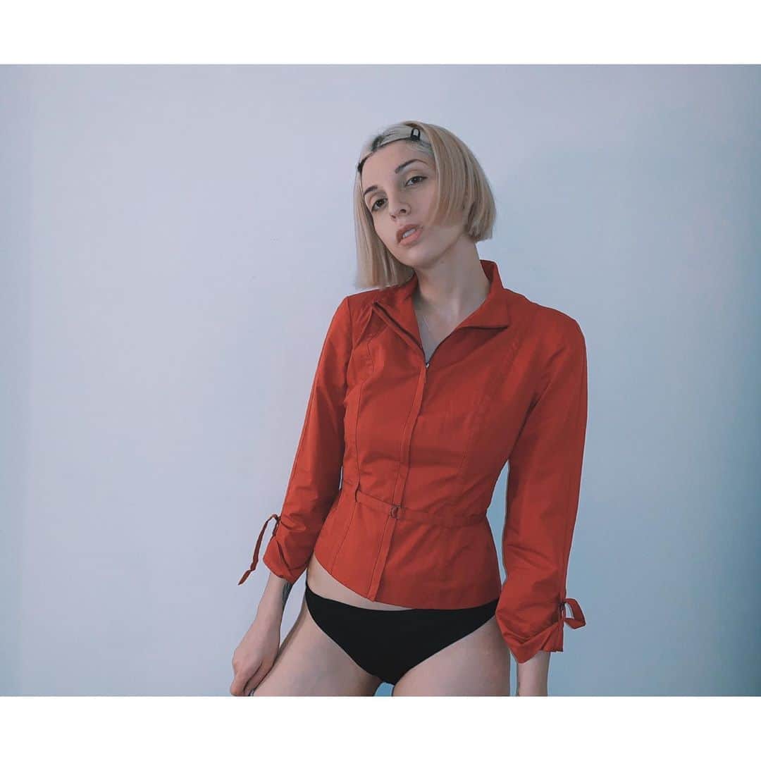 リアンヌのインスタグラム：「Samurai sword sold separately ⚔️」