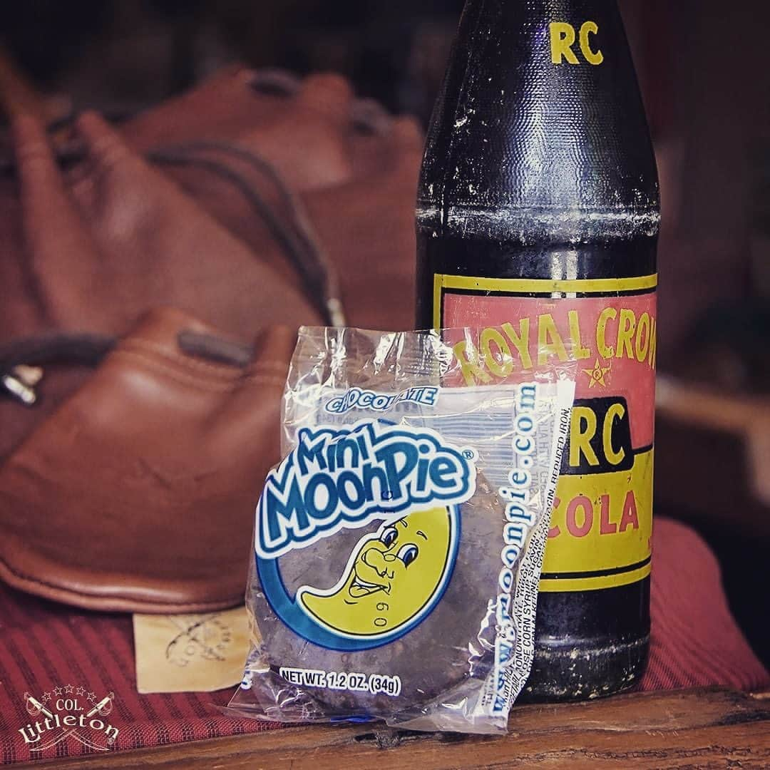 カーネルリトルトンさんのインスタグラム写真 - (カーネルリトルトンInstagram)「“I think that the only thing more American than apple pie is…a RC Cola, Moon Pie, and Col. Littleton leathergoods.” – Colonel  *And don’t forget…every Col. Littleton order is accompanied by a Mini Moon Pie for your enjoyment!  #ThoughtfulThursday #ThursdayThoughts #AmericanAsApplePie #MoonPie #RCCola #WorkingMansLunch #American #AmericanMade #Merica #MadeInAmerica #Leather #Leathergoods #Handmade #Handcrafted #MyColStyle #ColLittleton #ColonelLittleton #Tennessee #MadeInUSA」8月7日 0時09分 - colonellittleton