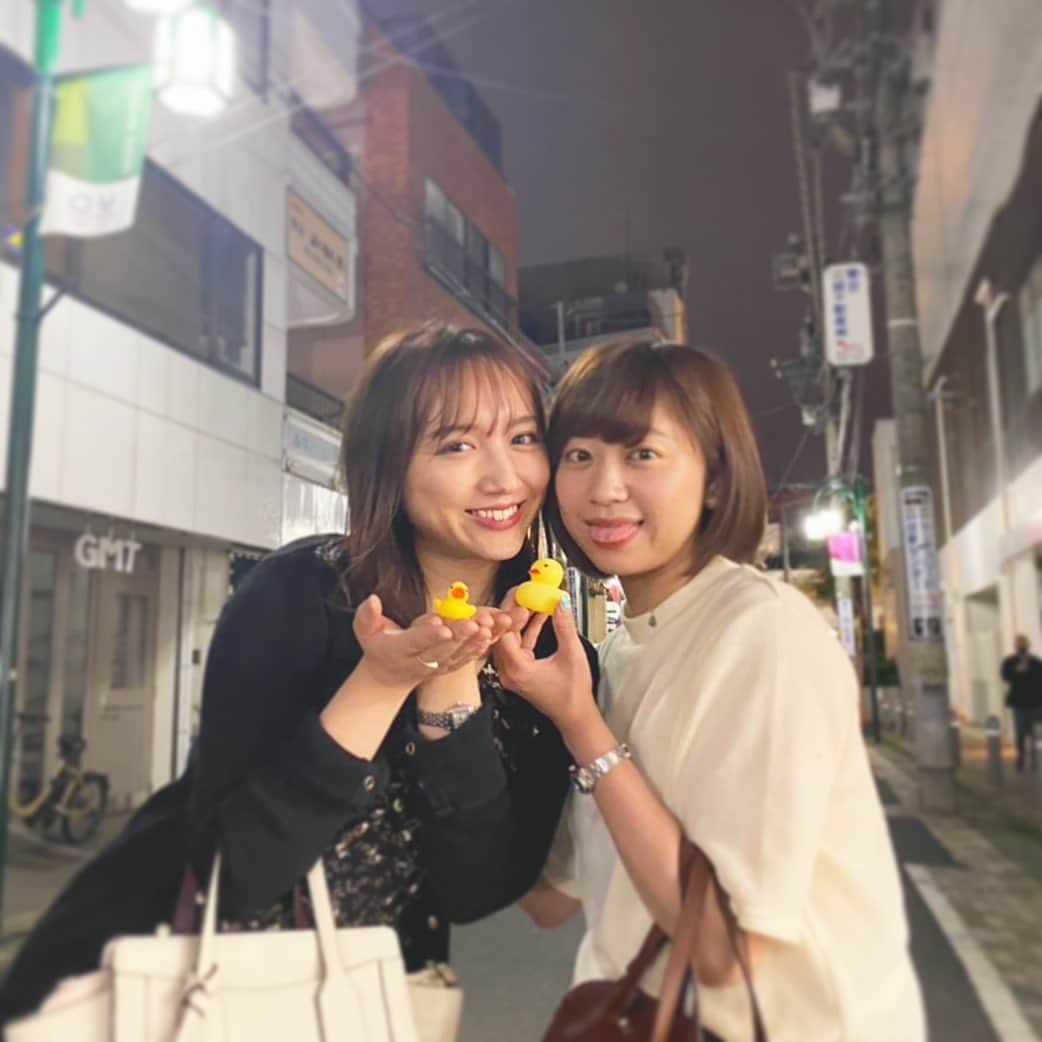 渡辺梨夏子のインスタグラム：「１週間はやい〜！仕事も（いつものことながら）どたんばたんだけど、今週は出勤前にこの子に偶然会えたのは嬉しかったな〜🐥🐥朝から見つけてくれてありがとう（笑）ちょっとしたことで、頑張れちゃうから不思議。  #めも#あの日#🐥」