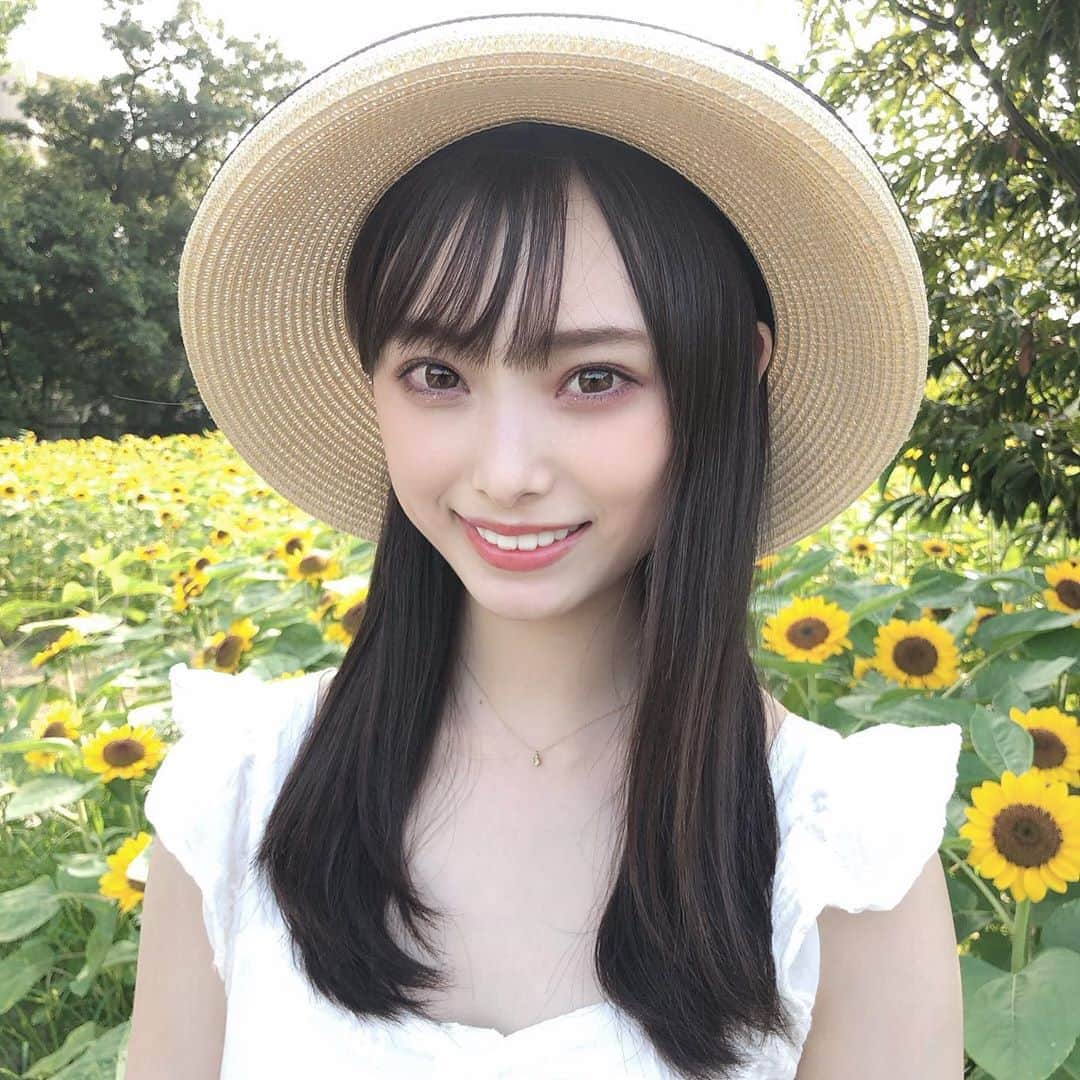 梅山恋和さんのインスタグラム写真 - (梅山恋和Instagram)「🌻  今日で17歳を迎えました！  いつも応援して下さる 皆さん本当に本当に ありがとうございます🥰  17歳のココナも 好きでいてください🤍  これからもずっとずっと 宜しくお願いしますっ✨  #557 #ひまわり #🌻 #麦わら帽子 #👒 #87 #セブンティーン #楽しむ #17歳 #梅山恋和生誕祭2020 #ゴーゴーセブンティーン #おもち映え  大好きだよ❤️」8月7日 0時18分 - cocona_umeyama