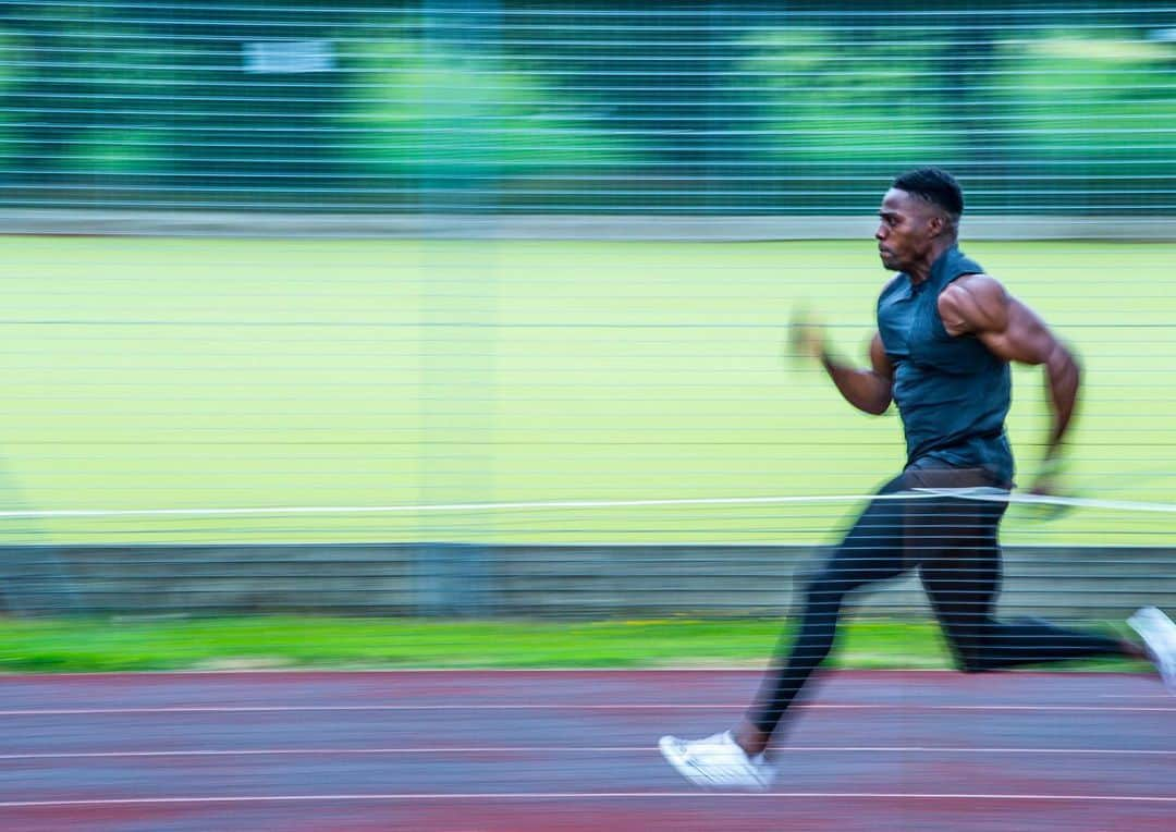 ハリー・アイキネス＝アリエティさんのインスタグラム写真 - (ハリー・アイキネス＝アリエティInstagram)「Pushing boundaries!! But always moving forwards 🏃🏾‍♂️💨  - 📸 @venezolion - 💥Let me train with you... @withutraining Link in bio💥 - - @newbalance #Training #Explosive #Conditioning #trackandfield #tracklife #sub10 #Sprinter #Gym #workout #FitLife #Tracklife #power #TeamNB  #TeamUSN #Sprinter #RunnersOfInstagram #FasterStronger #RunningMotivation  #InstaRunners  #Instarunners」8月7日 0時19分 - aikines