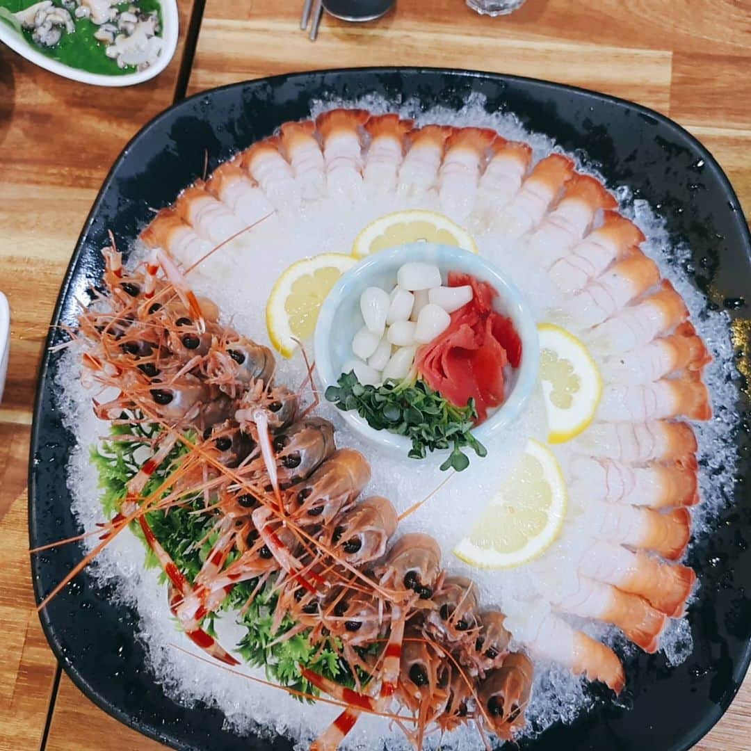 チョン・ダへのインスタグラム：「오늘은 배가 빵~~~~!! #딸래in제주 #제주도에서살기 #제주음식  #행복해#딱새우#등등 #보이는게다가아님🤭」