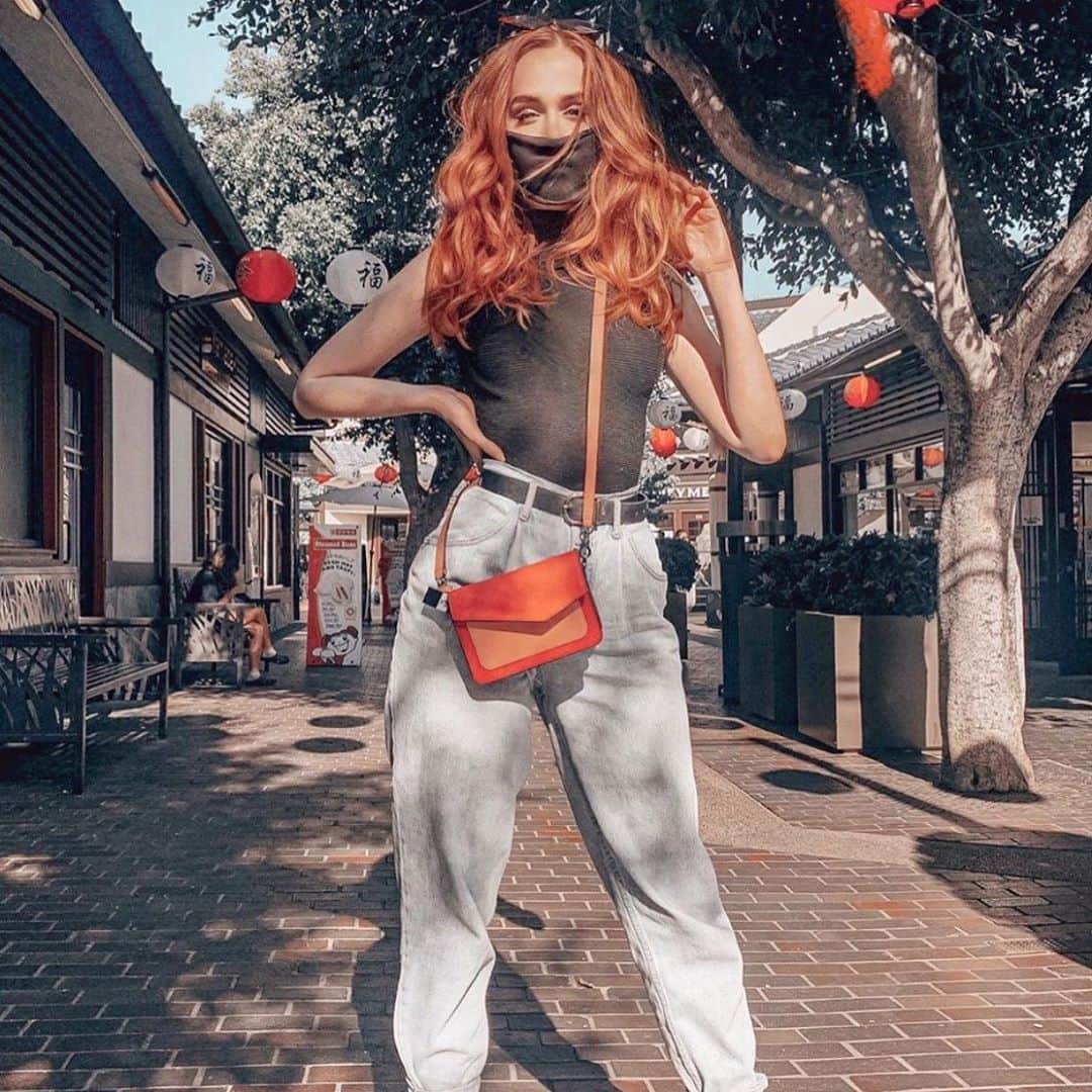 ボトキエのインスタグラム：「Color coordination on 🔥 @thekatelynadair #botkier #girlonthego」