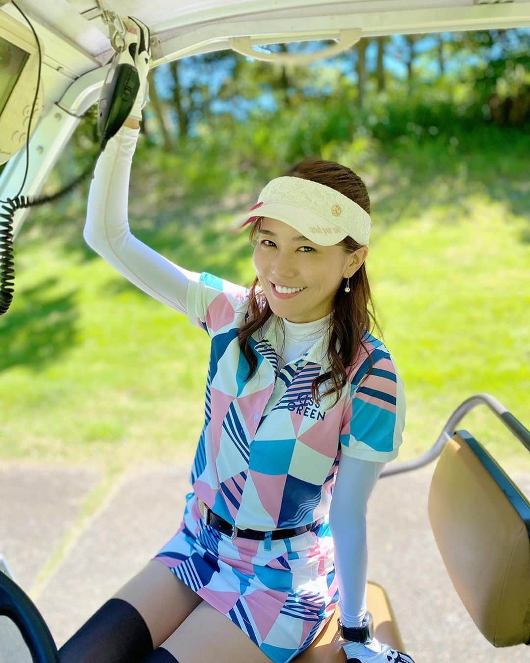 佐野真彩さんのインスタグラム写真 - (佐野真彩Instagram)「第4回サノマヤカップ⛳️ コロナ対策をした上で開催させていただきました。 暑かったけれど、久しぶりにみんなにお会い出来て嬉しかったです☺︎  楽しかったなぁ〜〜！！🏌️‍♀️  参加してくださった皆様、 ありがとうございました🙇‍♀️✨💓  ウェアは　@kissonthegreen です。 この上下セットの10周年記念特別価格シリーズ、 使えるので沢山持ってます🙈💓  #キャメルゴルフリゾート #サノマヤカップ　#ゴルフ女子 #キスオンザグリーン　#上下セットで1万円　#ゴルフウェア」8月7日 0時43分 - sano.maya