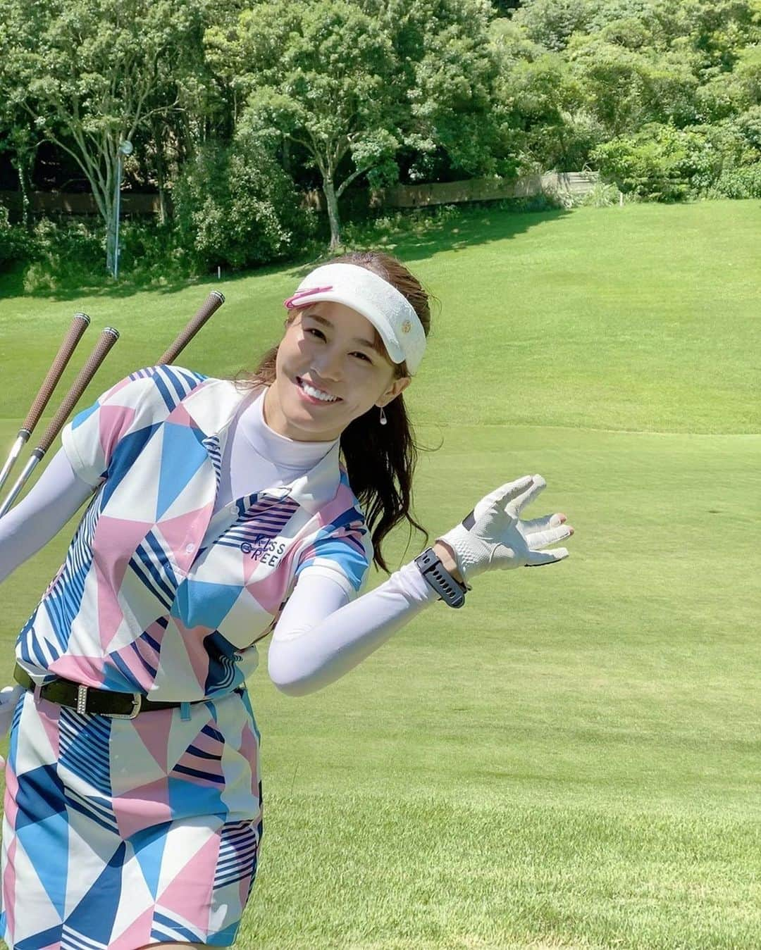 佐野真彩さんのインスタグラム写真 - (佐野真彩Instagram)「第4回サノマヤカップ⛳️ コロナ対策をした上で開催させていただきました。 暑かったけれど、久しぶりにみんなにお会い出来て嬉しかったです☺︎  楽しかったなぁ〜〜！！🏌️‍♀️  参加してくださった皆様、 ありがとうございました🙇‍♀️✨💓  ウェアは　@kissonthegreen です。 この上下セットの10周年記念特別価格シリーズ、 使えるので沢山持ってます🙈💓  #キャメルゴルフリゾート #サノマヤカップ　#ゴルフ女子 #キスオンザグリーン　#上下セットで1万円　#ゴルフウェア」8月7日 0時43分 - sano.maya