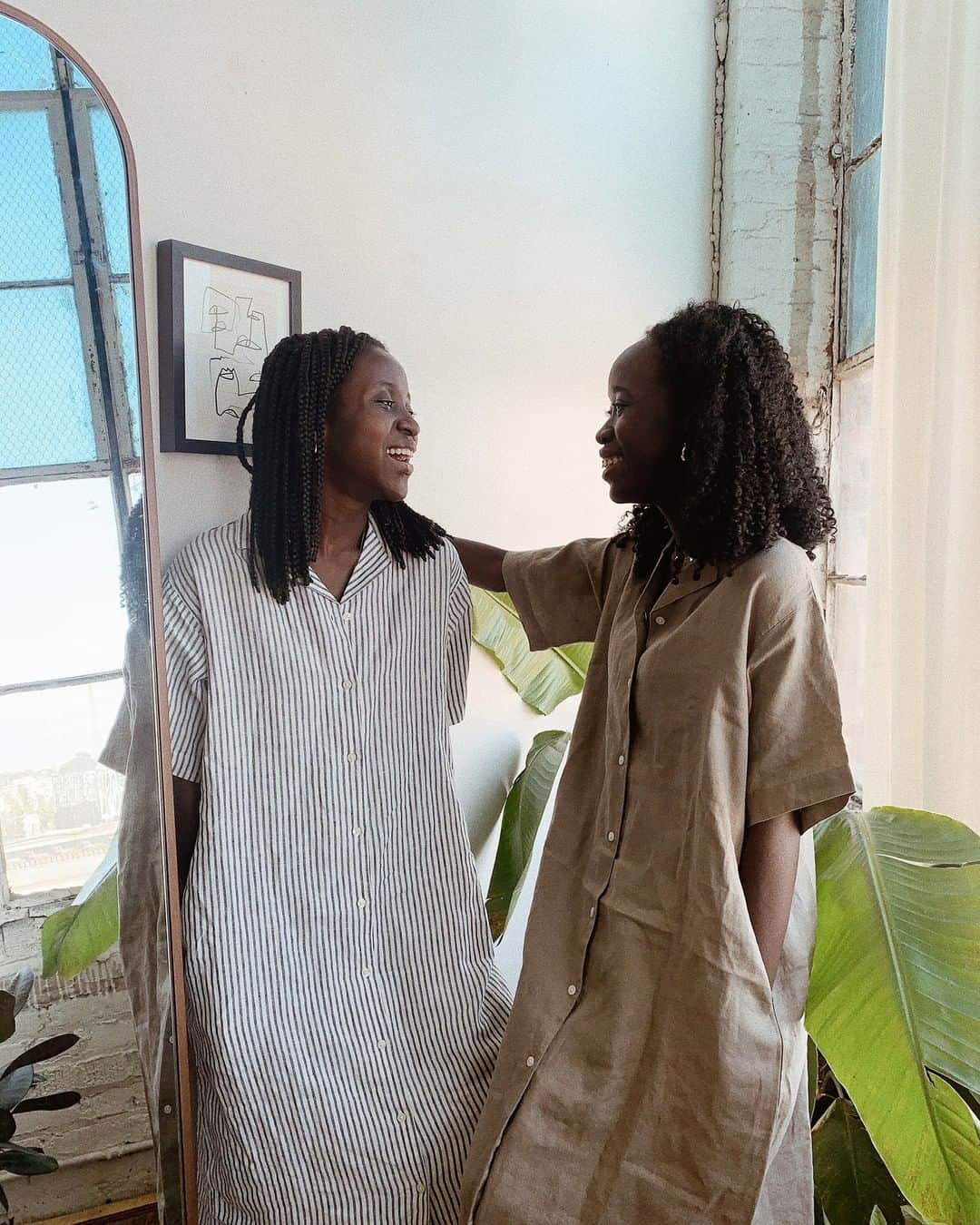 MUJI USAさんのインスタグラム写真 - (MUJI USAInstagram)「Learn how to style linen, the fabric of summer, with Shelcy & Christy of @nycxclothes in a live Zoom Q&A session on August 13 at 4pm EST.  Shelcy & Christy will go over how to style and care for this versatile fabric, and provide some ways you can wear linen throughout the day.  Register via link in bio. #muji #mujiusa #mujiworkshop #linen #styling」8月7日 1時05分 - mujiusa