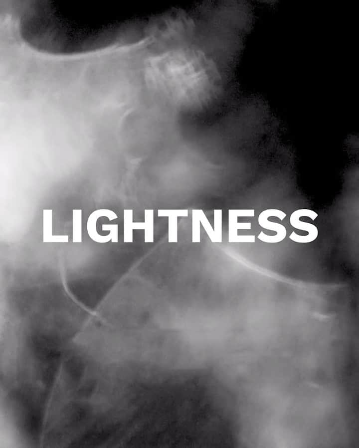 のインスタグラム：「A look at the #add own values. First: lightness. Discover the lightest down jacket for the city.   #fashion #designer #design #interview #values #style #jacket #people  #fashion #yossicohen #lightness」