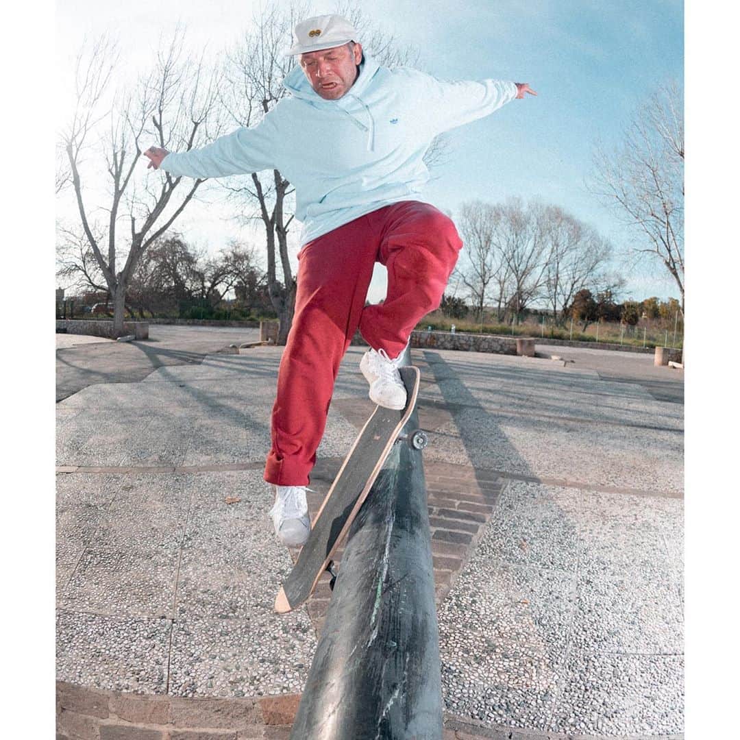 adidas Skateboardingのインスタグラム：「Shmoofoil with Mark Gonzales /// The Gonz with a boardslide pop over in Syracuse, Italy. A line of basics that are anything but, the Shmoofoil collection combines Mark’s creativity with premium quality garments. Swipe right for a closer look 👉. Available at your local skate shop and online at adidas.com/skateboarding • #adidasSkateboarding #Shmoofoil #Gonz 📸 @semrubiophoto 🎥 @torstenfrank」