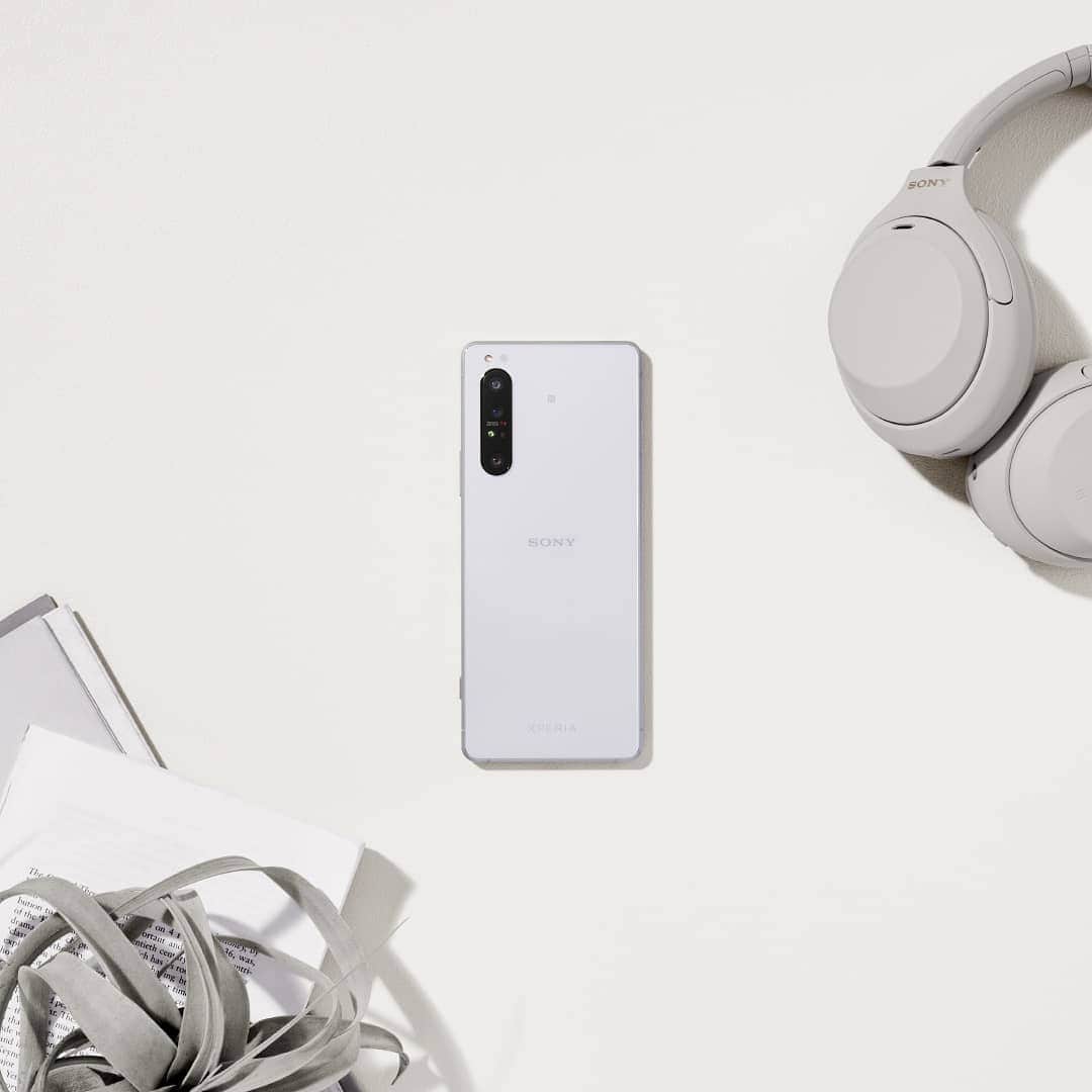 Sony Mobileさんのインスタグラム写真 - (Sony MobileInstagram)「Introducing the latest addition to the Sony Electronics family - the WH-1000X M4 headphones. Perfectly paired with Xperia 1 II.   #Sony #Innovation #Design #WH1000XM4 #ListenwithSony #BrainAssistedHeadphones #Xperia1II #Xperia #SonyXperia #Audiophile」8月7日 1時02分 - sonyxperia