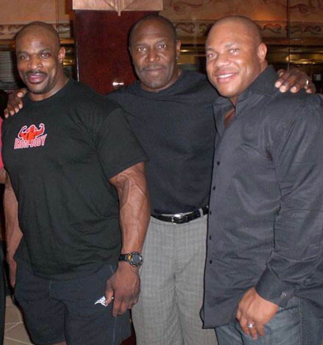 Phil Heathのインスタグラム：「Now this right here is a #ThrowbackThursday from wayyyy wayyy back. I’m here with two amazing Men @ronniecoleman8 and @lee_haney_official who both collectively provide me inspiration to an Nth degree. The word legacy comes to mind but also legendary as these guys both have exhibited these traits so well that it is embedded into their DNA. The DNA I speak of doesn’t just revolve around how they/we look but most importantly the mental fortitude to find resolve especially when times are tough. This is something I feel strongly about with my life journey also which is why I pay homage to these champions so openly.   It’s great to show respect to those who have paved a positive path for you and I pray that I have done that for others. I hope that through my journey that others can explore themselves thoroughly during the ups and downs, reminding themselves that with each level of life, comes with even greater challenges and responsibilities but with harnessing the mind, body and spirit you can achieve even miracles.   To those who decide to create a legacy, I applaud you because it definitely isn’t easy and it definitely doesn’t come without pain, failure, sacrifices, the misunderstanding from others and of course soul searching daily. I encourage you all to “level up” go for yours, pushing through every barrier possible to become that version of self you’ve always dreamed of.   Have an amazing day because the future is bright for those who see past the darkness. 😉  #PhilHeath #ronniecoleman #leehaney #Legacy #Honor #Respect #Champions #Mindset #tbt」