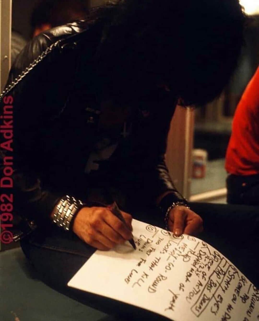 ニッキー・シックスさんのインスタグラム写真 - (ニッキー・シックスInstagram)「Writing out a @motleycrue setlist in 1982.See any rare gems on there? And which song was a cover song that we never recorded? 📷 by @donadkinsphoto 🤘🏽」8月7日 1時17分 - nikkisixxpixx
