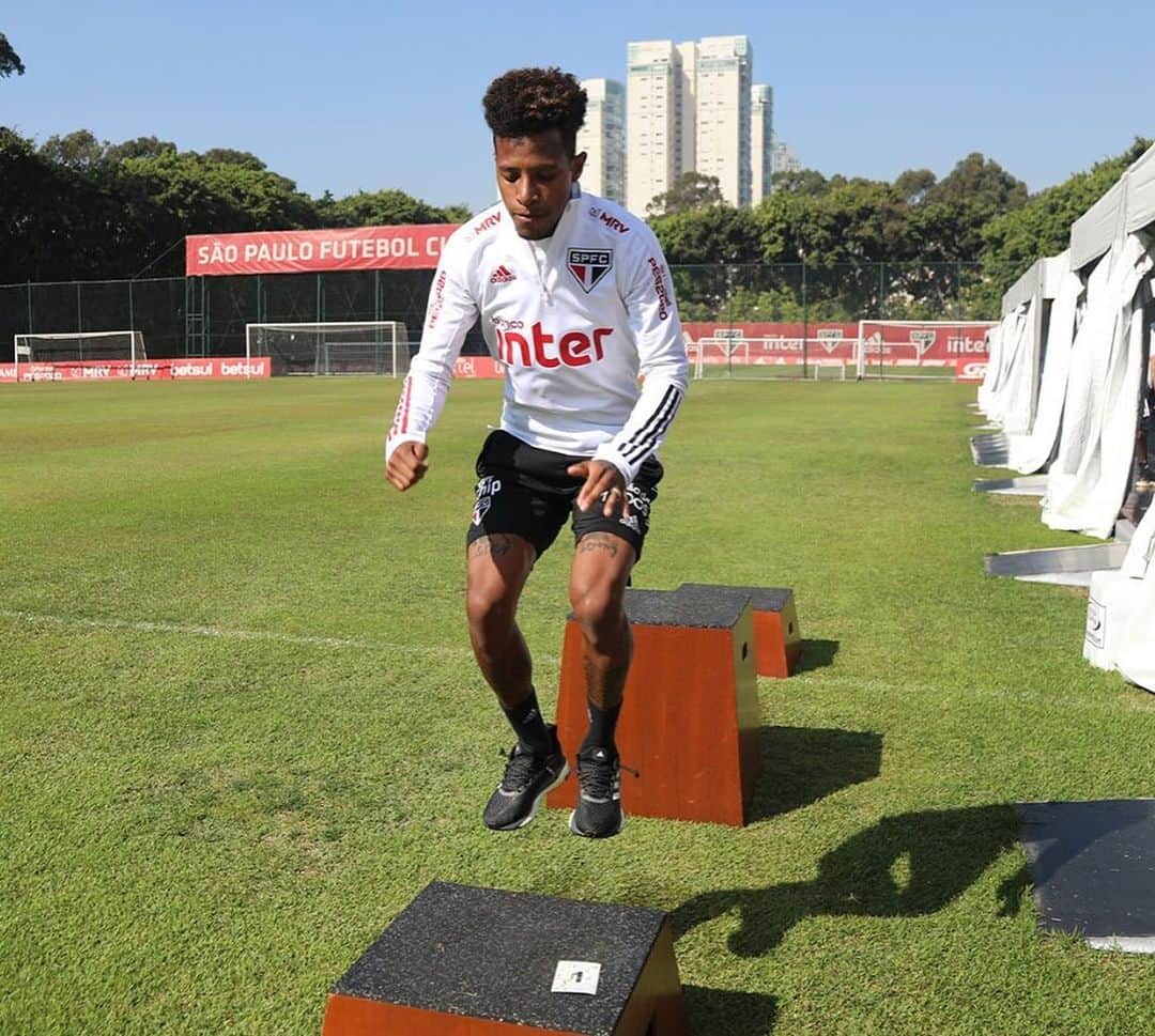 São Paulo FCさんのインスタグラム写真 - (São Paulo FCInstagram)「Imagens do treino desta manhã no CT da Barra Funda 📸🇾🇪」8月7日 1時32分 - saopaulofc