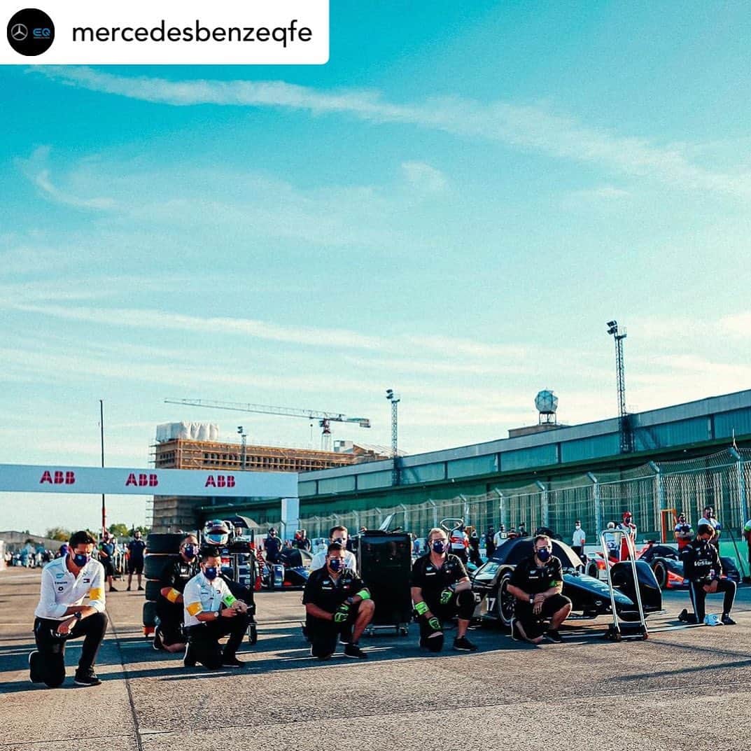 MERCEDES AMG PETRONASさんのインスタグラム写真 - (MERCEDES AMG PETRONASInstagram)「Taking a firm stand against racism and all forms of discrimination while advocating greater diversity.  📸 x @mercedesbenzeqfe」8月7日 1時29分 - mercedesamgf1