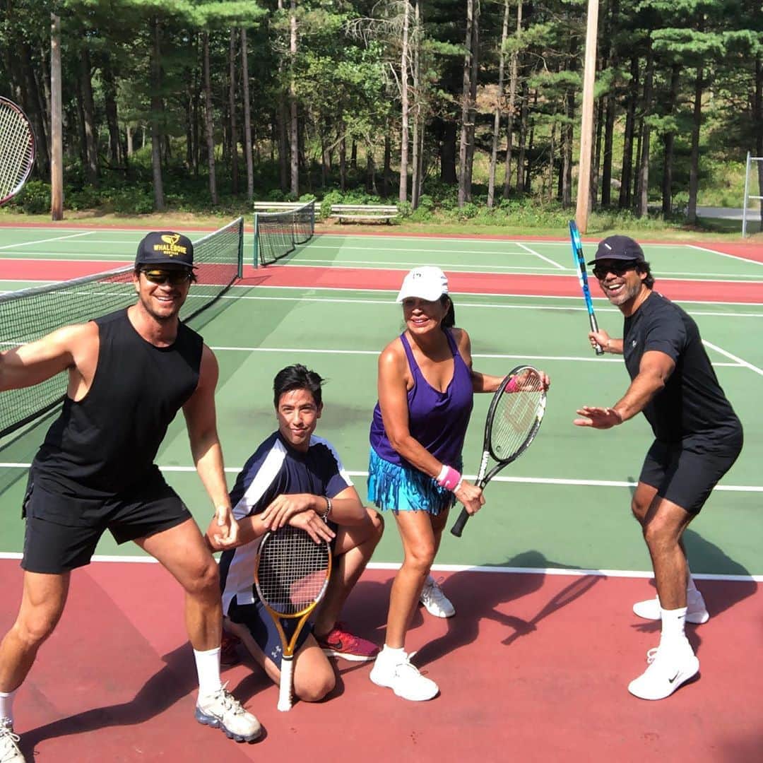 のインスタグラム：「Morning  Match with The Fam!!! 🎾」