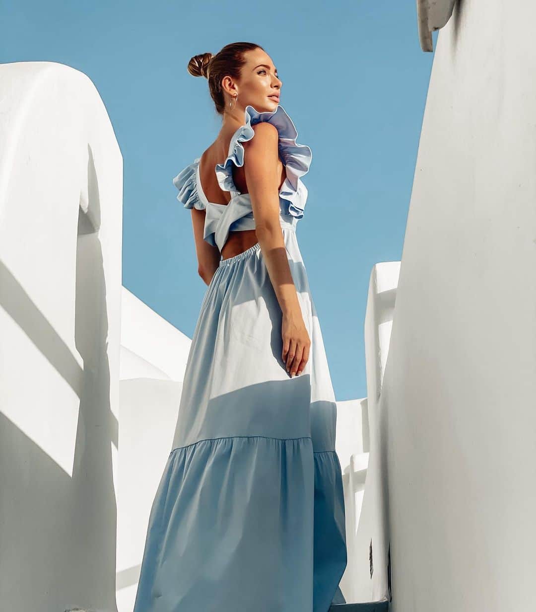 アンドレア・ヴェルソワさんのインスタグラム写真 - (アンドレア・ヴェルソワInstagram)「𝒮𝒽𝒶𝒹𝑒𝓈 𝑜𝒻 𝑀𝓎𝓀𝑜𝓃𝑜𝓈✨My favorite 💙 #blue and #white #colors of #mykonos #summerdress @fashion.time.pribram #rinascimento #get 50%  #discount #now #campaignshoot #mykonos #greece #womansfashion #diva  #womanwithstyle #womanwithclass #fashionproject #fashionphotography #fashionindustry #fashionaddict #fashionable#luxurylifestyle #luxurylife  #poll #sea #bestview #summer2020」8月7日 1時39分 - andreaveresovaofficial