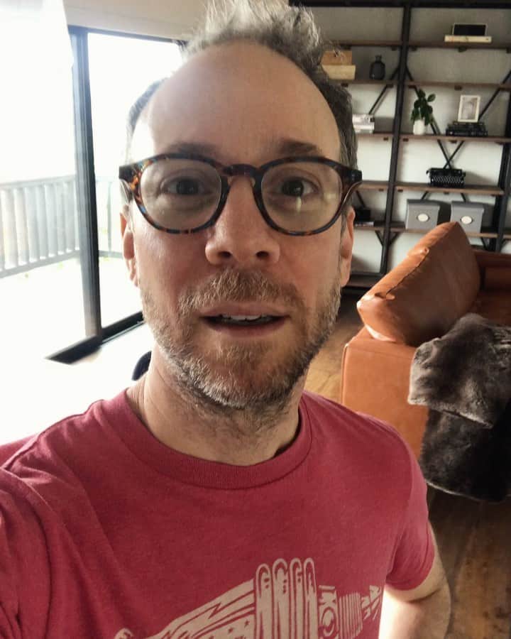 ケヴィン・サスマンのインスタグラム：「Today (and every Thursday) at 1PM Pacific time! I’ll continue reading the YA novel, The False Prince. Free zoom link at: afterschoolvillage.com」