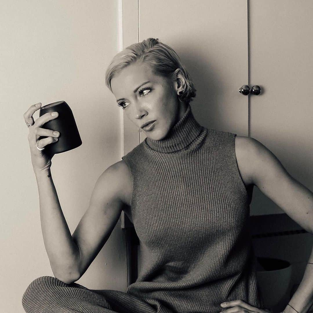 ケイティ・キャシディさんのインスタグラム写真 - (ケイティ・キャシディInstagram)「And when the last sip goes down... ☕️😡」8月7日 1時55分 - katiecassidy