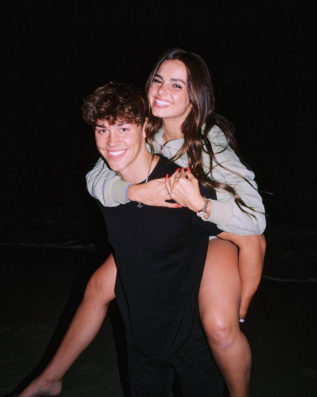 Bryant Eslavaのインスタグラム：「/ SHOULD I POST MORE VIDEOS ON REELS?🦋 • comment: “😊” or “❤️” if i should!」
