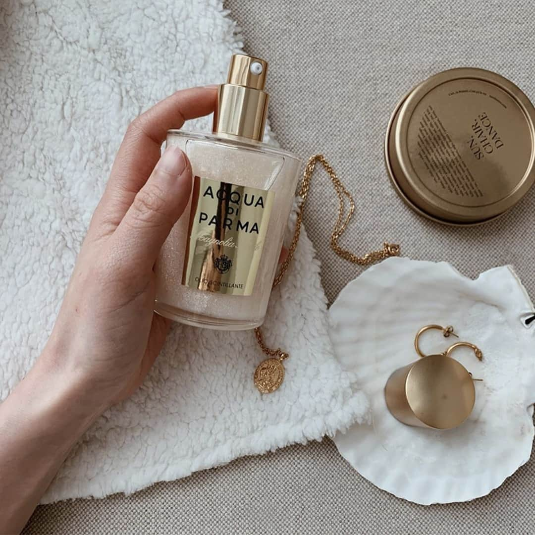 アクアディパルマさんのインスタグラム写真 - (アクアディパルマInstagram)「@jodol_world has preferred the luminous and modern scent of Magnolia Nobile for her Shimmering Oil to use during this summer days 🌸⁣ .⁣ .⁣ #acquadiparma #lenobili #bodycollection #bodycare #lenobiliroutine #magnolianobile」8月7日 2時00分 - acquadiparma