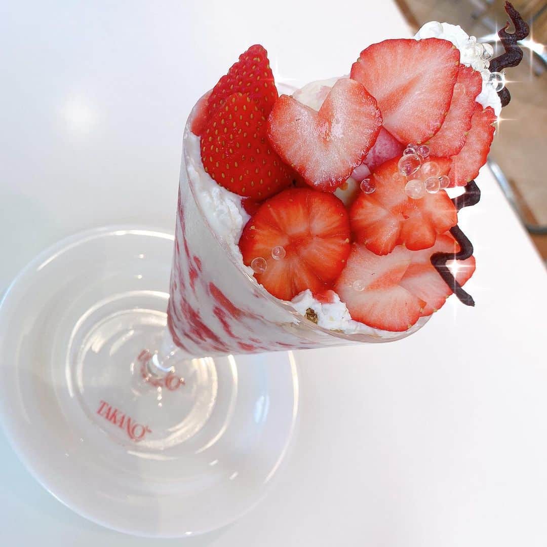 のインスタグラム：「🍓🍨 . 【定期】ぱふぇ」