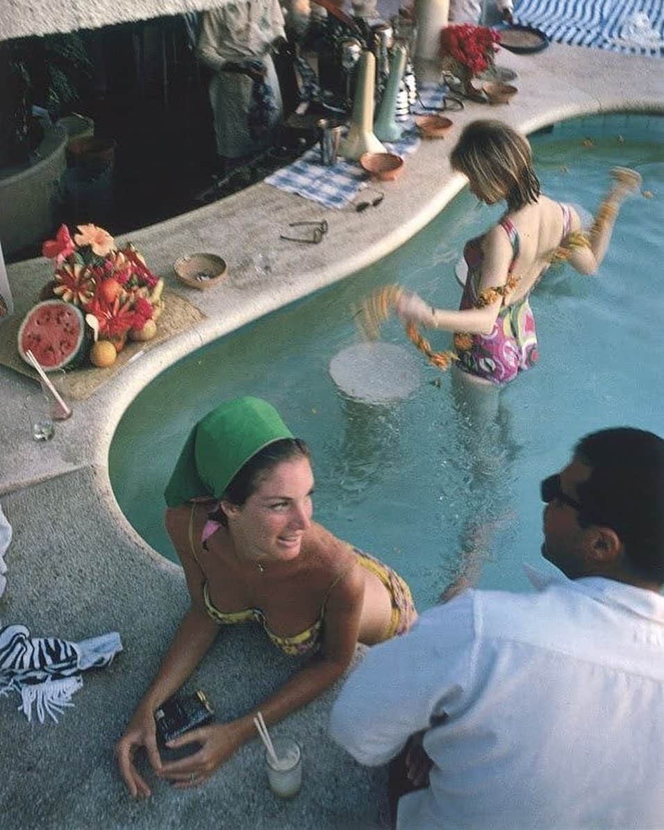 AnOther Magazineさんのインスタグラム写真 - (AnOther MagazineInstagram)「Summer scenes: Mexico, 1968, by Slim Aarons ☀️⁠⠀ ⁠⠀ RG @slim_aarons 🔁」8月7日 2時04分 - anothermagazine