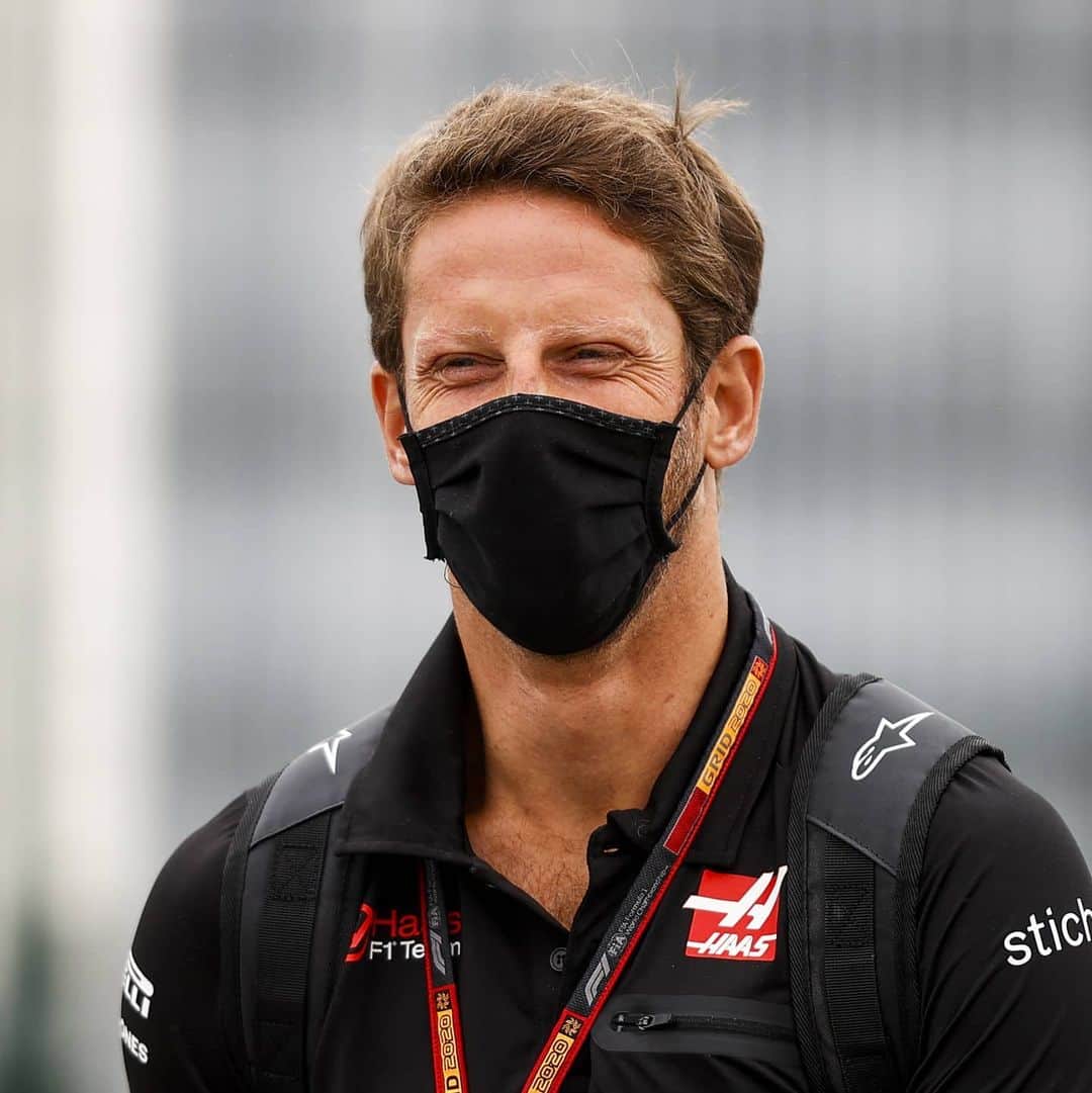 ロマン・グロージャンのインスタグラム：「Guess you can tell I was smiling. How has your day been? #r8g」