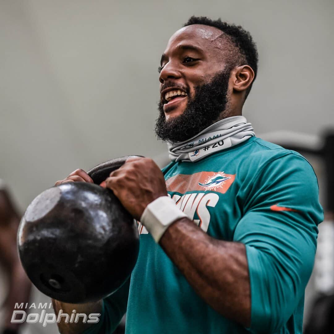 マイアミ・ドルフィンズさんのインスタグラム写真 - (マイアミ・ドルフィンズInstagram)「Joy in hard work ☀️」8月7日 2時30分 - miamidolphins