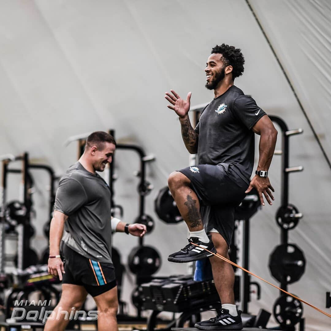 マイアミ・ドルフィンズさんのインスタグラム写真 - (マイアミ・ドルフィンズInstagram)「Joy in hard work ☀️」8月7日 2時30分 - miamidolphins