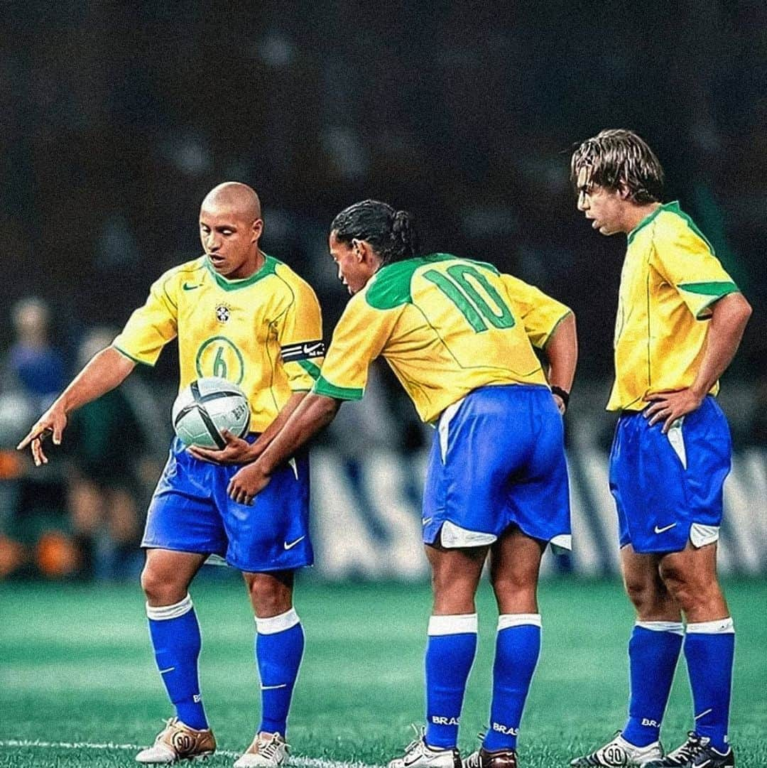 ロナウジーニョさんのインスタグラム写真 - (ロナウジーニョInstagram)「E aí, quem bate essa? kkkkkkkk 🤙🏾  #TBT」8月7日 2時34分 - ronaldinho