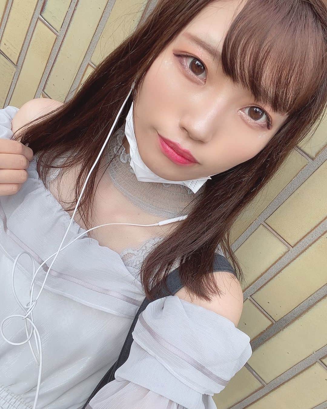 石原美沙紀のインスタグラム：「自然光での自撮りが一番すき☺️  #自撮り　#アイドル　#写真好きな人と繋がりたい #モデル　#女優　#自然光　#フォローしてね　#selfie #forflowerlovers #likeforlikes #メイク　#メイク好きな人と繋がりたい #撮影会モデル　#followforfollowback」
