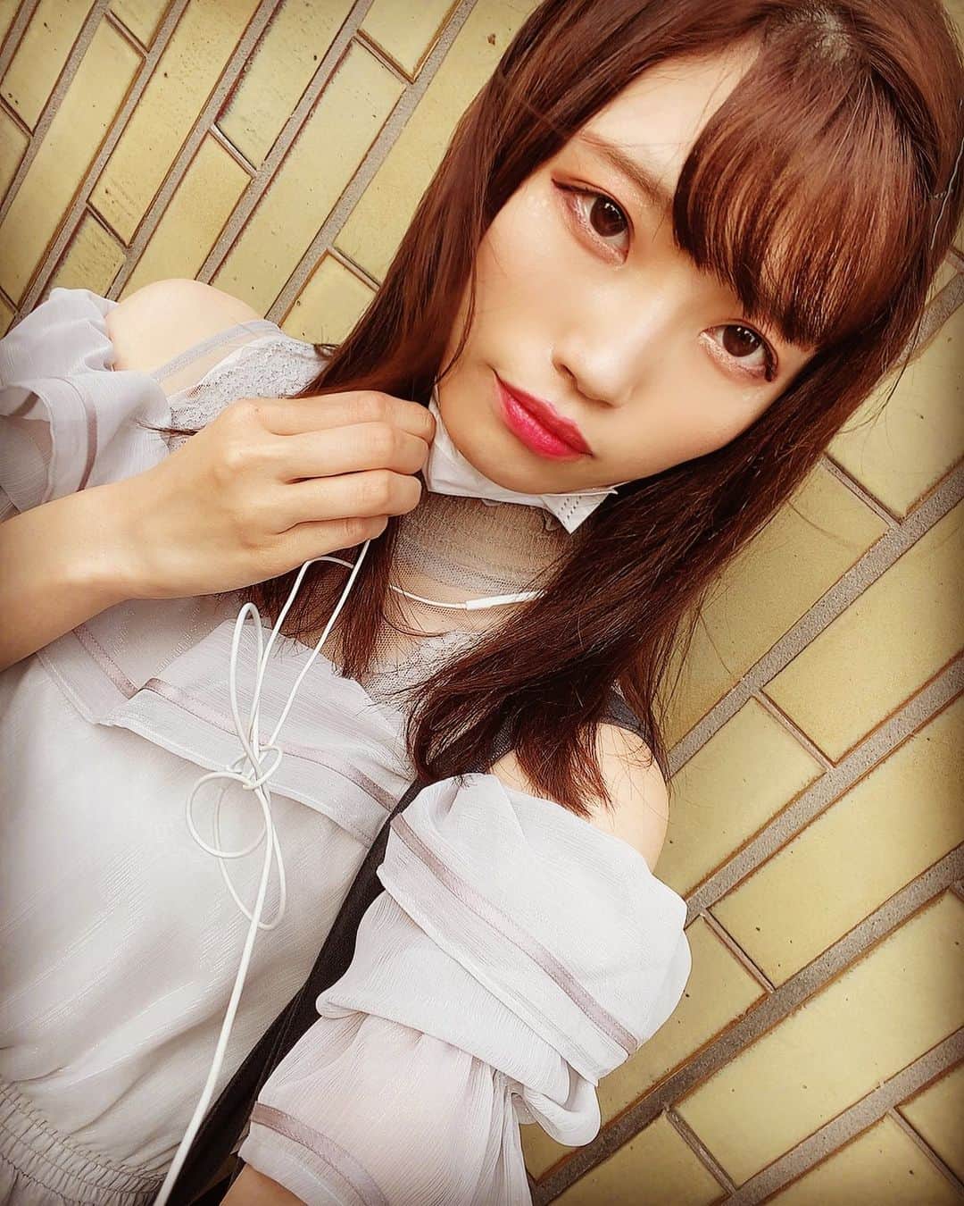 石原美沙紀のインスタグラム：「自然光での自撮りが一番すき☺️  #自撮り　#アイドル　#写真好きな人と繋がりたい #モデル　#女優　#自然光　#フォローしてね　#selfie #forflowerlovers #likeforlikes #メイク　#メイク好きな人と繋がりたい #撮影会モデル　#followforfollowback」