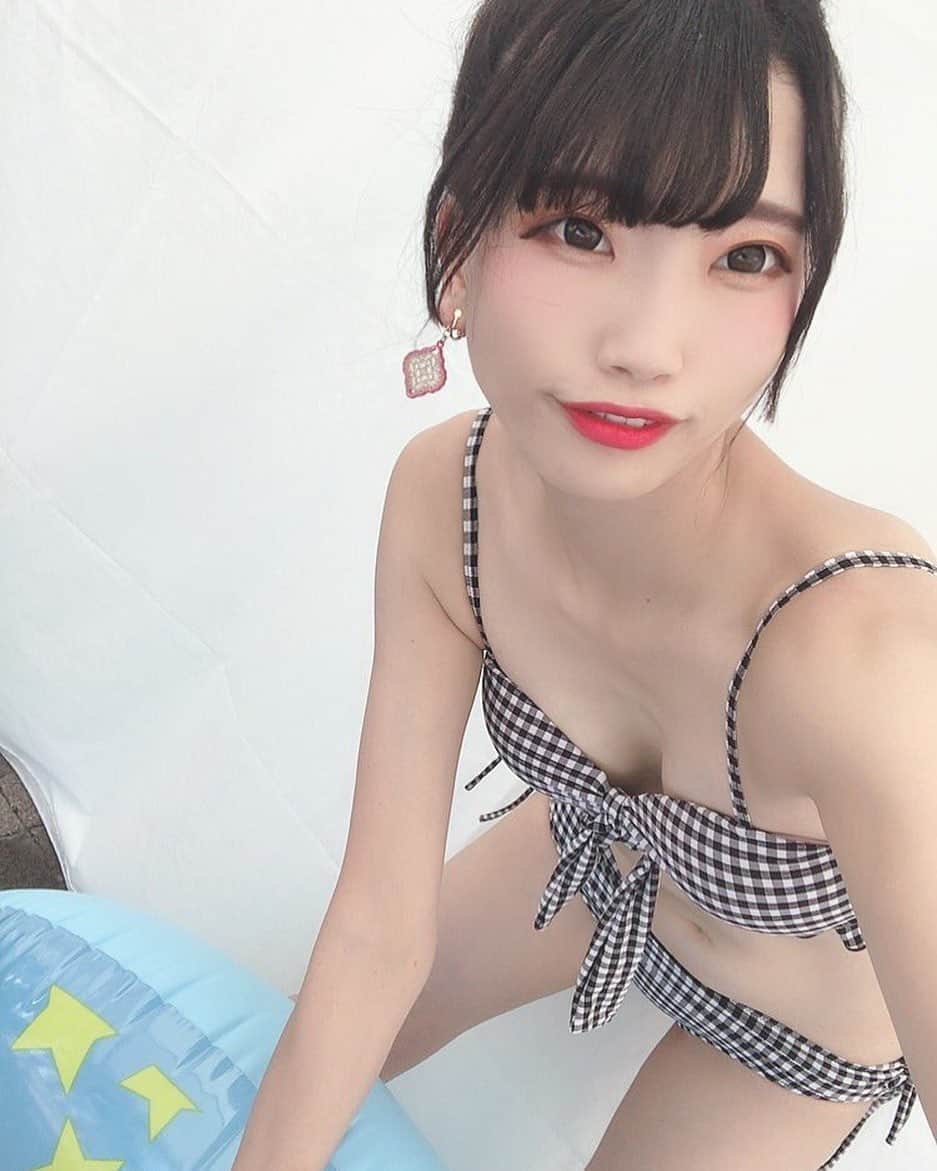 石原美沙紀のインスタグラム：「夏なので👙💓  #自撮り　#アイドル　#写真好きな人と繋がりたい #モデル　#女優　#自然光　#フォローしてね　#selfie #forflowerlovers #likeforlikes #メイク　#メイク好きな人と繋がりたい #撮影会モデル　#followforfollowback #まな板　#キッチン用品」