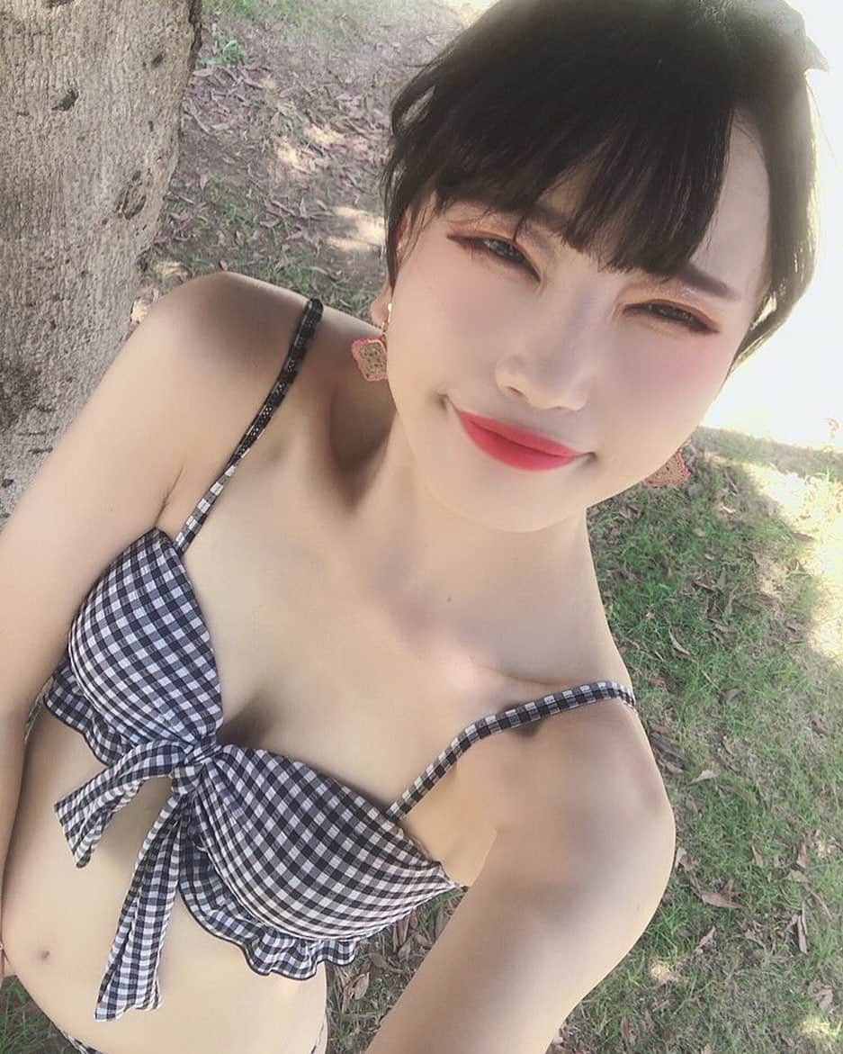 石原美沙紀のインスタグラム：「夏なので👙💓  #自撮り　#アイドル　#写真好きな人と繋がりたい #モデル　#女優　#自然光　#フォローしてね　#selfie #forflowerlovers #likeforlikes #メイク　#メイク好きな人と繋がりたい #撮影会モデル　#followforfollowback #まな板　#キッチン用品」