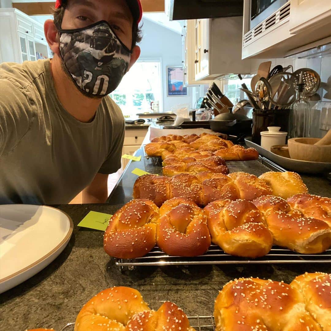 アダム・シャピロのインスタグラム：「Quarantine just got saltier. @shappypretzel」