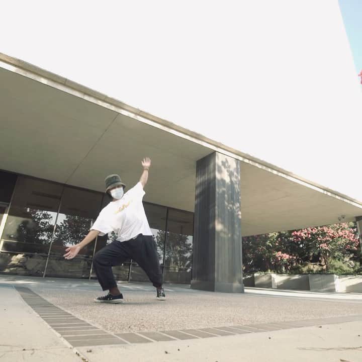 ショーン・エバリストのインスタグラム：「Felt like sharing snippets from practice. The homie @beanfdc has been throwing different music so we can practice different forms and styles. Just responding to sound and enjoying our practice. Always a student 🔬📚📝」