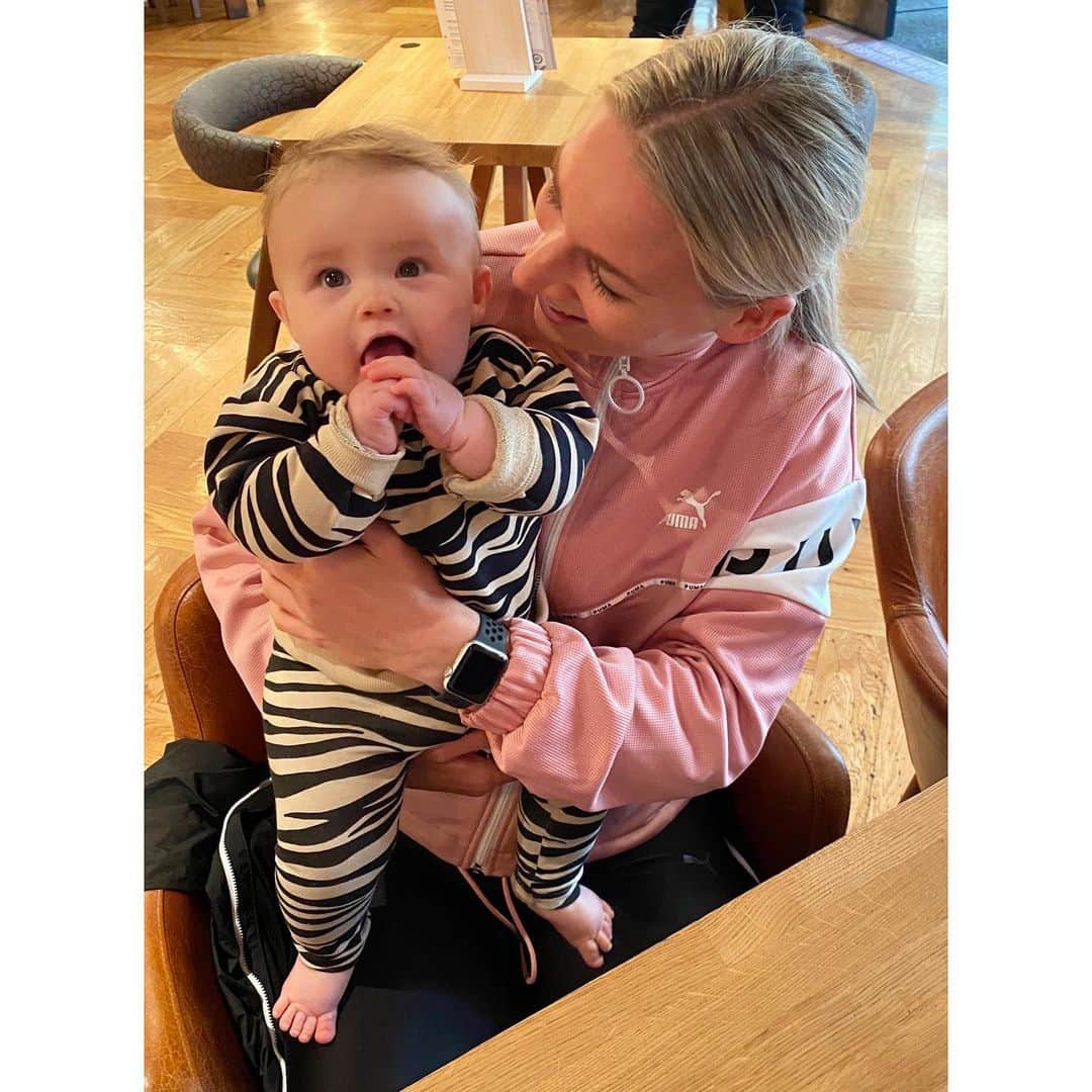 ジェンマ・ボナーのインスタグラム：「The best cuddles & time spent with this gorgeous girl 🥰❤️ (and you of course @liv_thackray 😘)」