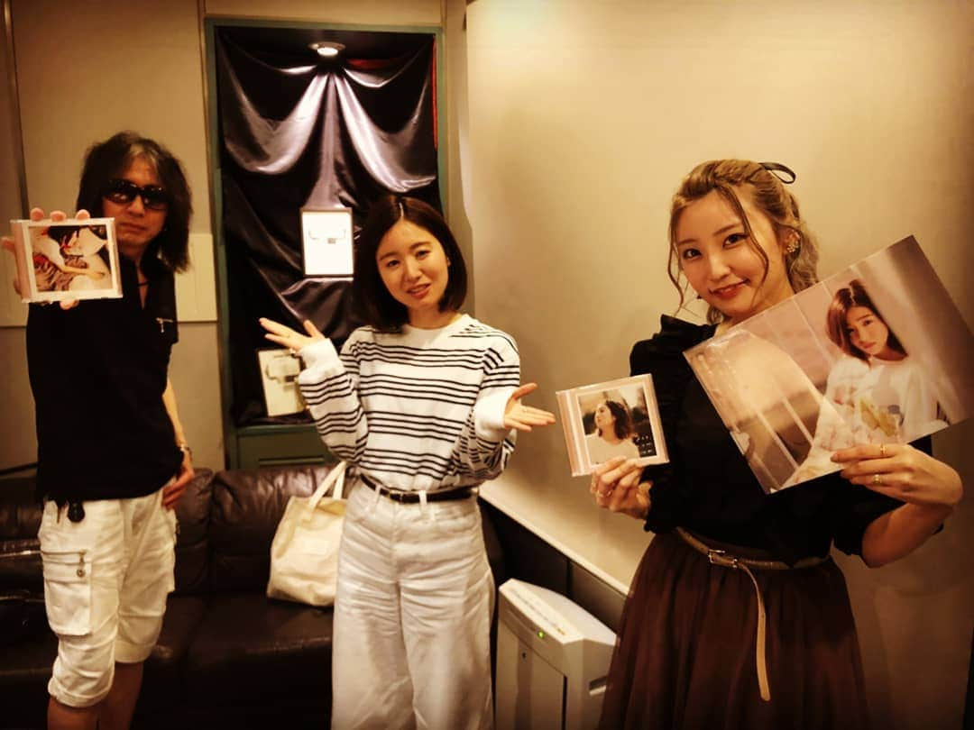 恩田快人さんのインスタグラム写真 - (恩田快人Instagram)「TBSラジオ 池田めぐみの Fine ! ! 恩田快人 ETERNAL MUSIC #175  今週も､ポップスの王道を走り続ける次世代シンガー 杏沙子さんをお迎えして､  2020/7/8 2ndフルアルバム『ノーメイク、ストーリー』リリース！  アルバムには､ドラマL｢ランウェイ24｣(ABCテレビ)へ書き下ろした主題歌｢ファーストフライト｣､ JSBC SNOW TOWN 2019 CM曲｢こっちがいい｣を含む全10曲を収録！  歌詞に影響を受けたのは松本隆さんで､大学の卒論のテーマにする程！  アルバム初回限定盤には LIVE CD 付き&特殊パッケージ！  9/23 (水) 大阪 Music Club JANUS 9/27 (日) 東京 Veats Shibuya で､ワンマンライブ｢NO MAKE, LIVE｣開催！  曲は､ ｢見る目ないなぁ｣ / 杏沙子 ｢ジェットコースター｣ / 杏沙子  のお話しです！  パートナーは､恩田サウンドプロデュースで､ 今年CDデビュー予定の｢水湊いづき｣さんです！  よろしくお願いします！」8月7日 3時13分 - yoshihito_onda