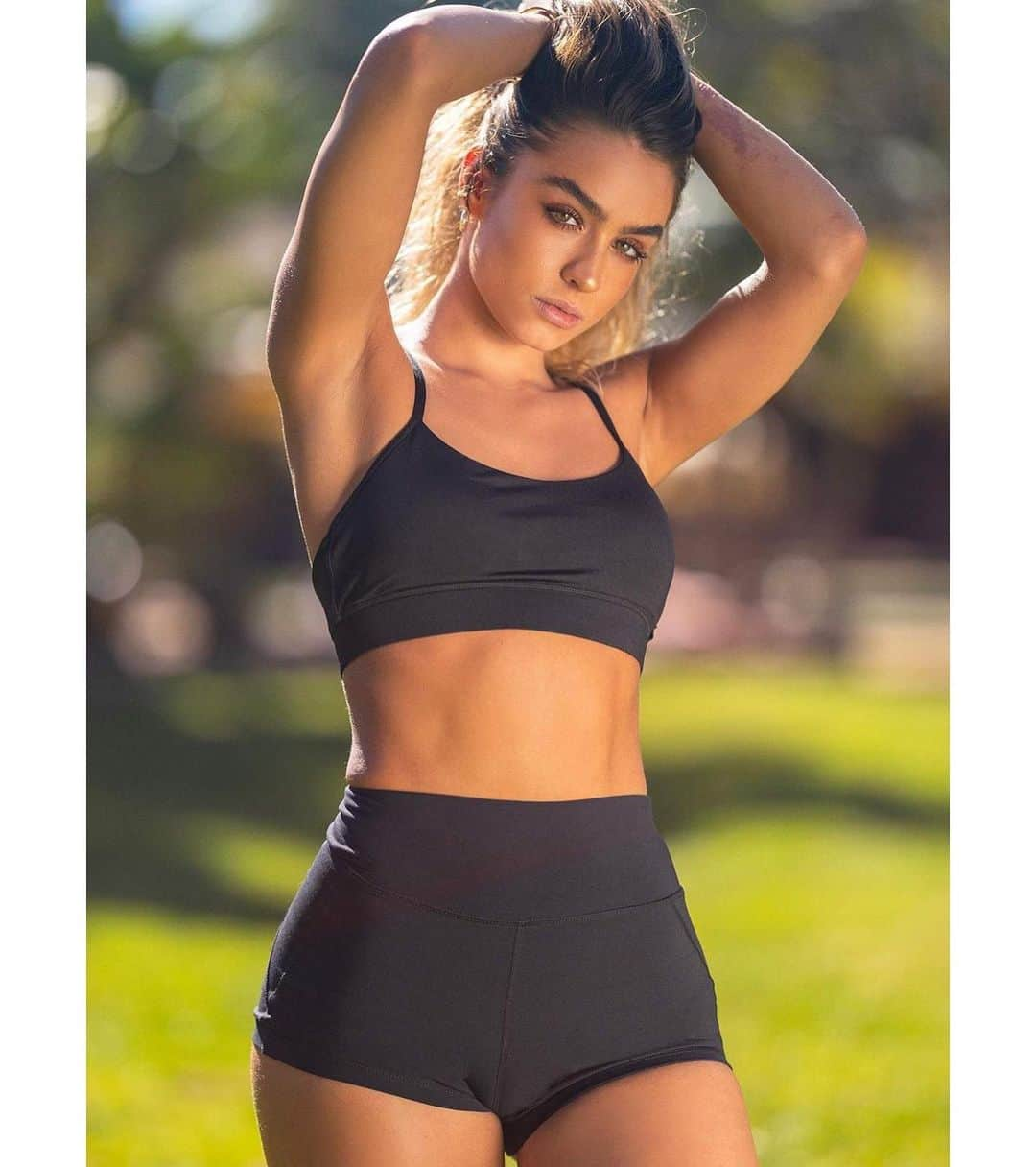 Sommer Rayさんのインスタグラム写真 - (Sommer RayInstagram)「need some motivation to workout? new workout outfits usually do the trick 😛 go shop em @shopsommerray」8月7日 4時00分 - sommerray