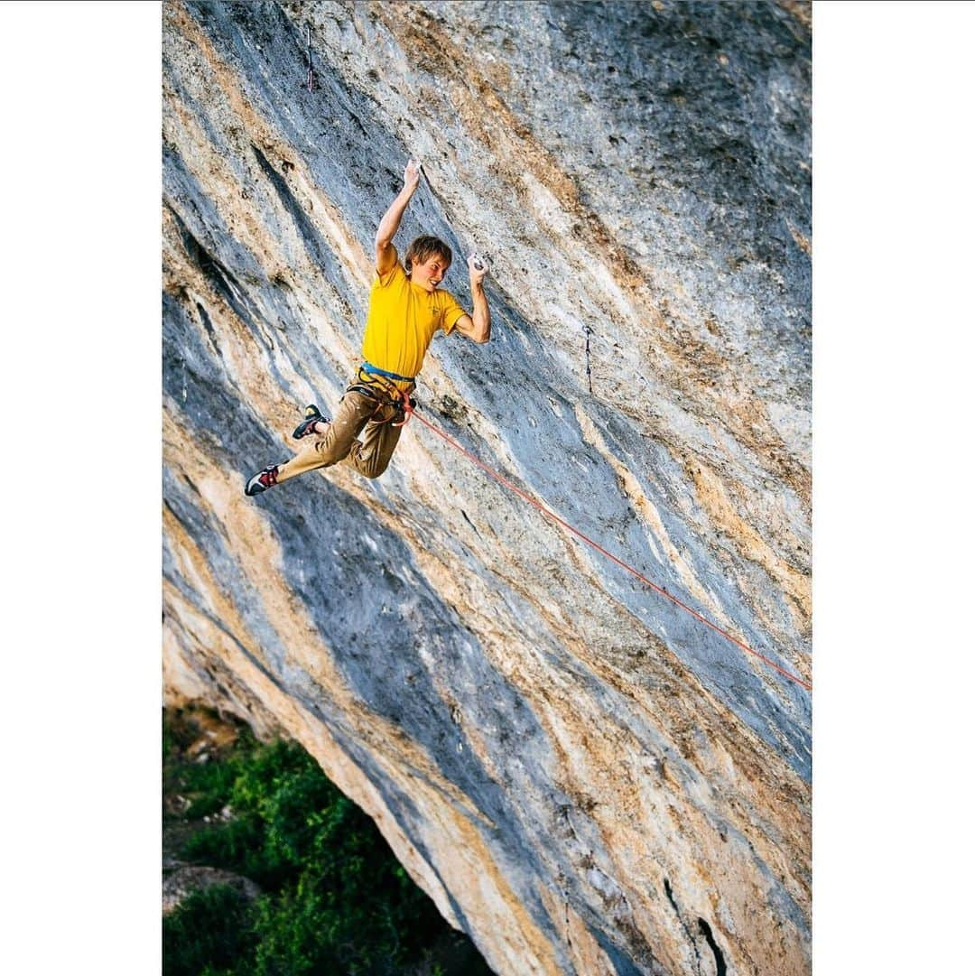 アレックス・メゴスさんのインスタグラム写真 - (アレックス・メゴスInstagram)「Sometimes the odds are against you, but it doesn't mean you don't have a chance.   Yesterday evening, on my last day of the trip, it definitely wasn’t looking good after messing up the first (and only) try I wanted to do that day.  I fell relatively low on the route though, so I decided to give it an infamous “one last go”.  I passed the crux in the middle of the route, and found myself on the poor rest before the final hard section. Twice prior to this burn I had fallen on the last hard move of the route, so I wasn’t feeling super confident. Nonetheless I started off after the rest with full pace and only briefly slowed down to adjust one hold and to get it perfectly. I passed my ‘trouble move’ seemingly effortlessly and despite being completely pumped out of my mind, I was able to pull off the sequence of the last four moves.  After clipping the anchor it seemed like all of the days of work I have put into the route were passing in front of my eyes. With approximately 60 climbing days over the past three years "Bibliographie" has been by far my longest project to date.  I know there are many speculations about the grade and I think grades are very subjective. My personal suggestion for the grade is 9c (5.15d). Considering the fact, that "Perfecto Mundo" (9b+) has taken me 16 days of effort, "Bibliographie" with around 60 days and more specific training felt a lot harder. Of course, as the first ascensionist you don't have your perfect beta from the start, you have doubts whether it is possible or not for you, if you are completely missing something, or if you are just not in the best shape. It is always harder to grade something without any other opinion. I am very curious about what the future of the route will look like, and grateful for other people's opinions.  Independently from the grade, this has been a very valuable experience for me. It marks a personal milestone in my climbing life, one I would have not been able to complete without the support and help of all of my friends and family. Deep gratitude and thanks goes to all of you! (And yes, there is send footage 😉)  Pic @ken_etzel」8月7日 4時00分 - alexandermegos