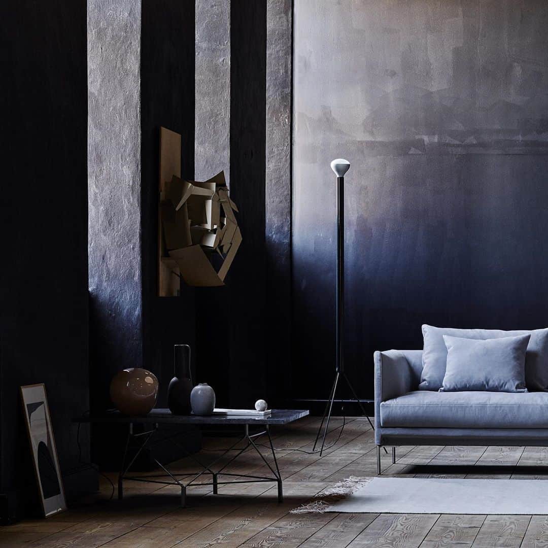 eilersenのインスタグラム：「Industry connoisseurs will probably not be surprised by the simplicity that is met by even the most volatile of eyes when they see the Session sofa.⁠⠀ •⁠⠀ ⁠•⁠⠀ ⁠•⁠⠀ #eilersen #eilersenfurniture #myeilersen #session #interiordesign #homedecor #sofa #danishdesign #inredning #finahem #interiorlovers #interiordesign #modernliving #minimalism #nordiskehjem #nordicinspiration #nordicliving #craftsmanship #luxurylifestyle #boligindretning #designinterior #livingroominspo #boliginspiration #softminimalism #hemindredning #schönerwohnen #nordicminimalism」