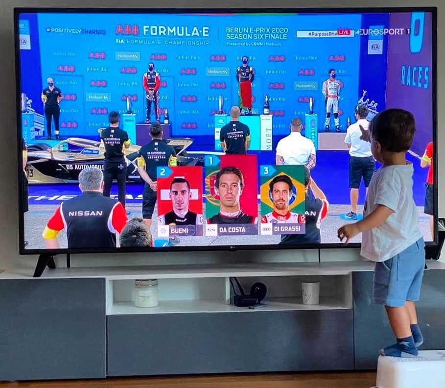 ルーカス・ディ・グラッシさんのインスタグラム写真 - (ルーカス・ディ・グラッシInstagram)「#Leo at the podium with daddy! One more 🏆 to bring home. — Léo no pódio comigo! Bora 🇧🇷 mais um pra conta 🏆 —- #FIAFormulaE #FormulaE #Electric #Racing #Motorsport #futureiselectric #AudiSport #Audi #etron #Niobium #Forcepoint #AudiBrasil #Boss #Enerzee」8月7日 4時15分 - lucasdigrassi