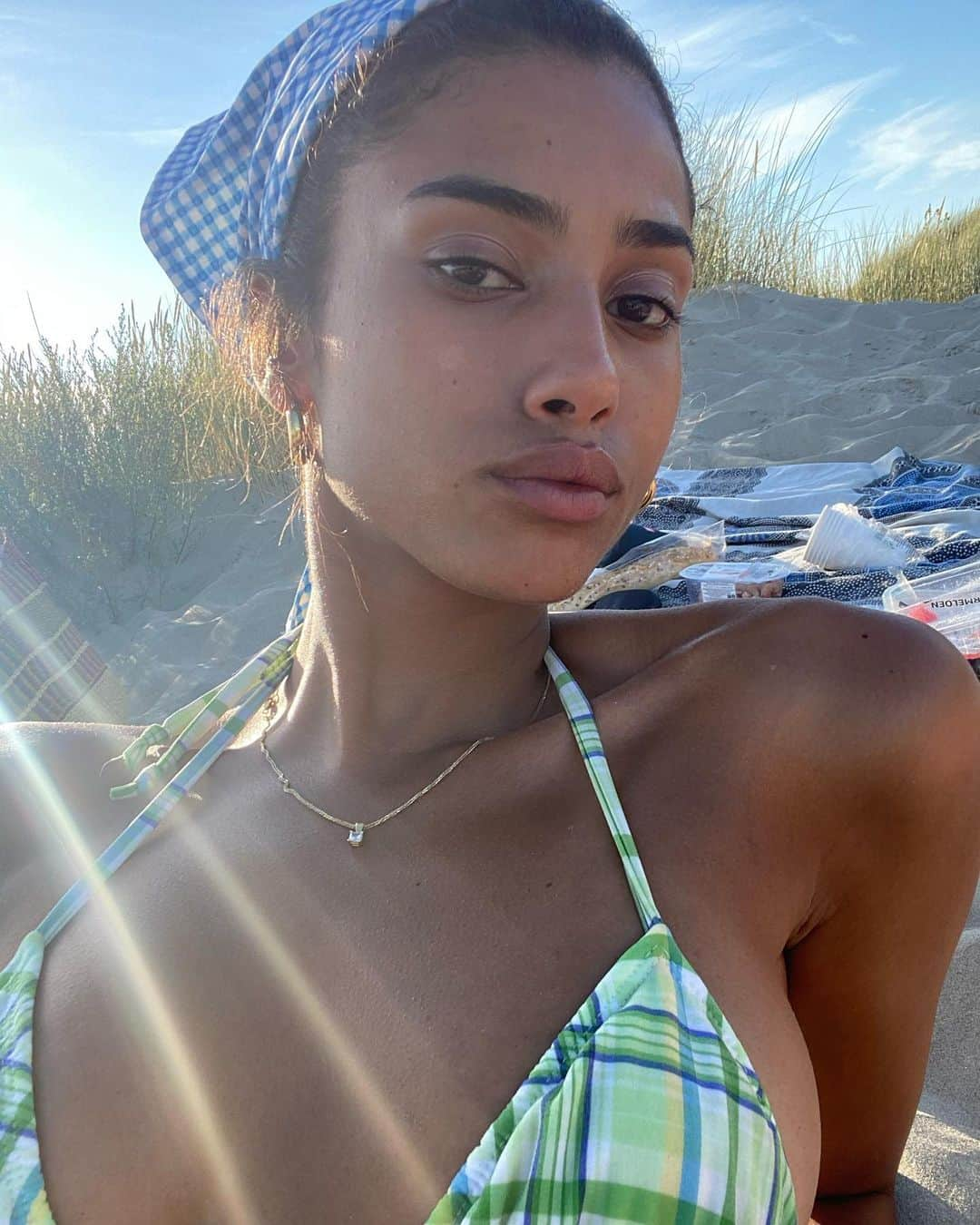 イマン・ハマンさんのインスタグラム写真 - (イマン・ハマンInstagram)「When the sun comes out 🍏」8月7日 4時18分 - imaanhammam