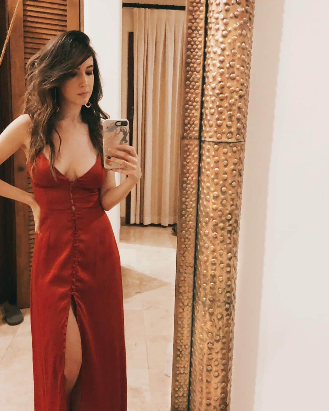ケイト・ボイージェルのインスタグラム：「there was a weird moment this week when I was scrolling through old photos and came across pics from my NYE trip this past year...and it got me thinking about my 2020 New Year’s Resolutions. Seems like a bizarre thought now having lived through over half of this crazy year, right? It’s safe to say that like most of us, my plans for this year didn’t exactly pan out as planned. This week on my blog @wethedreamers I shared a post about where I’m at with my one major resolution for 2020 and how I’m hoping to adapt it to the new normal for the rest of the year. Head to the link in @wethedreamers bio for the full article!  .  https://wethedreamers.com/blog/2020/8/4/checking-in-on-my-new-years-resolution-mid-year」