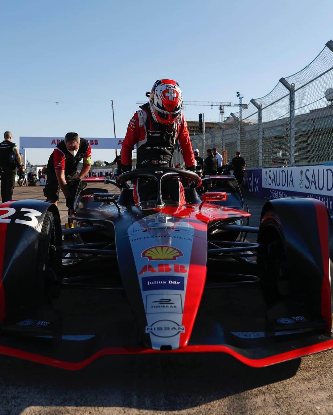 セバスチャン・ブエミさんのインスタグラム写真 - (セバスチャン・ブエミInstagram)「#BERLINEPRIX P2 🥈! Thanks to the whole @nismo @nissanedams team for their hard work and dedication 🚀 Focus is now on for the next ones! 📸 LAT」8月7日 4時20分 - sebastien_buemi