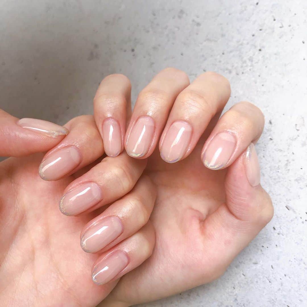 内木志のインスタグラム：「💅💗🦄🌈💕 撮影のためシンプルネイルだけど 爪先キラキラしてて可愛い🥺 #ネイル #ユニコーンネイル」