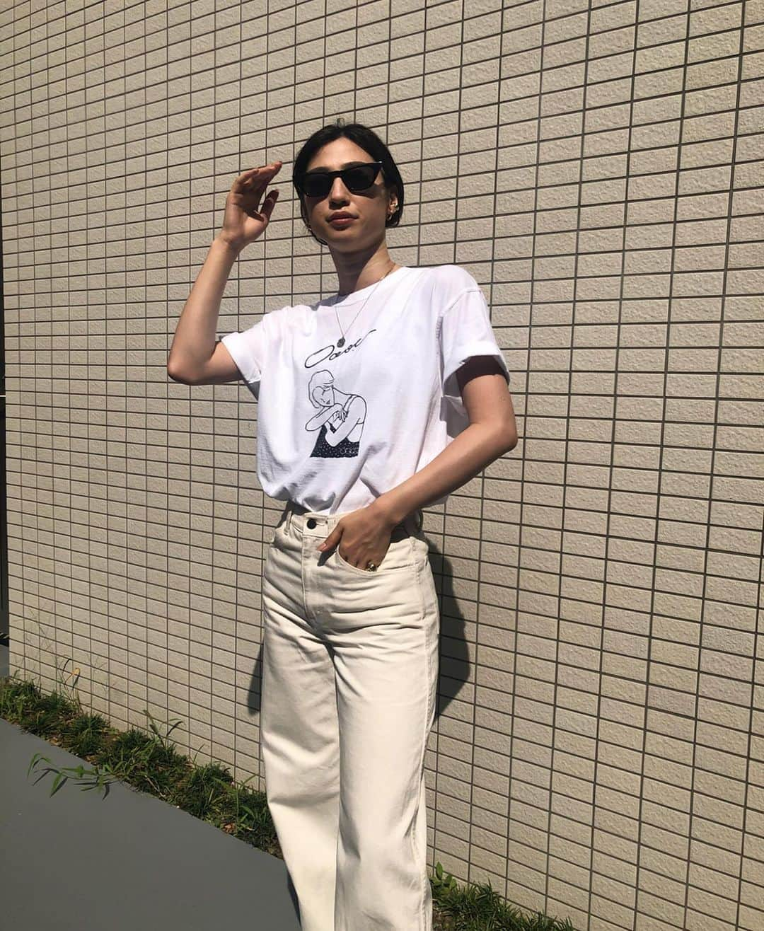 渡邉真梨奈さんのインスタグラム写真 - (渡邉真梨奈Instagram)「. Tシャツとデニム好き🤍🕶 わたしは基本タックインスタイル🍑  コラボTシャツ本日24:00まで、 @oc_dancecreation の販売サイトにて受注予約販売受付ています📦 是非チェックお願いします！  #Mサイズ #コットン100% #oc_dc #bena_style #bena92_fashion  #デニムのシワが」8月7日 14時04分 - b_e_n_a_92