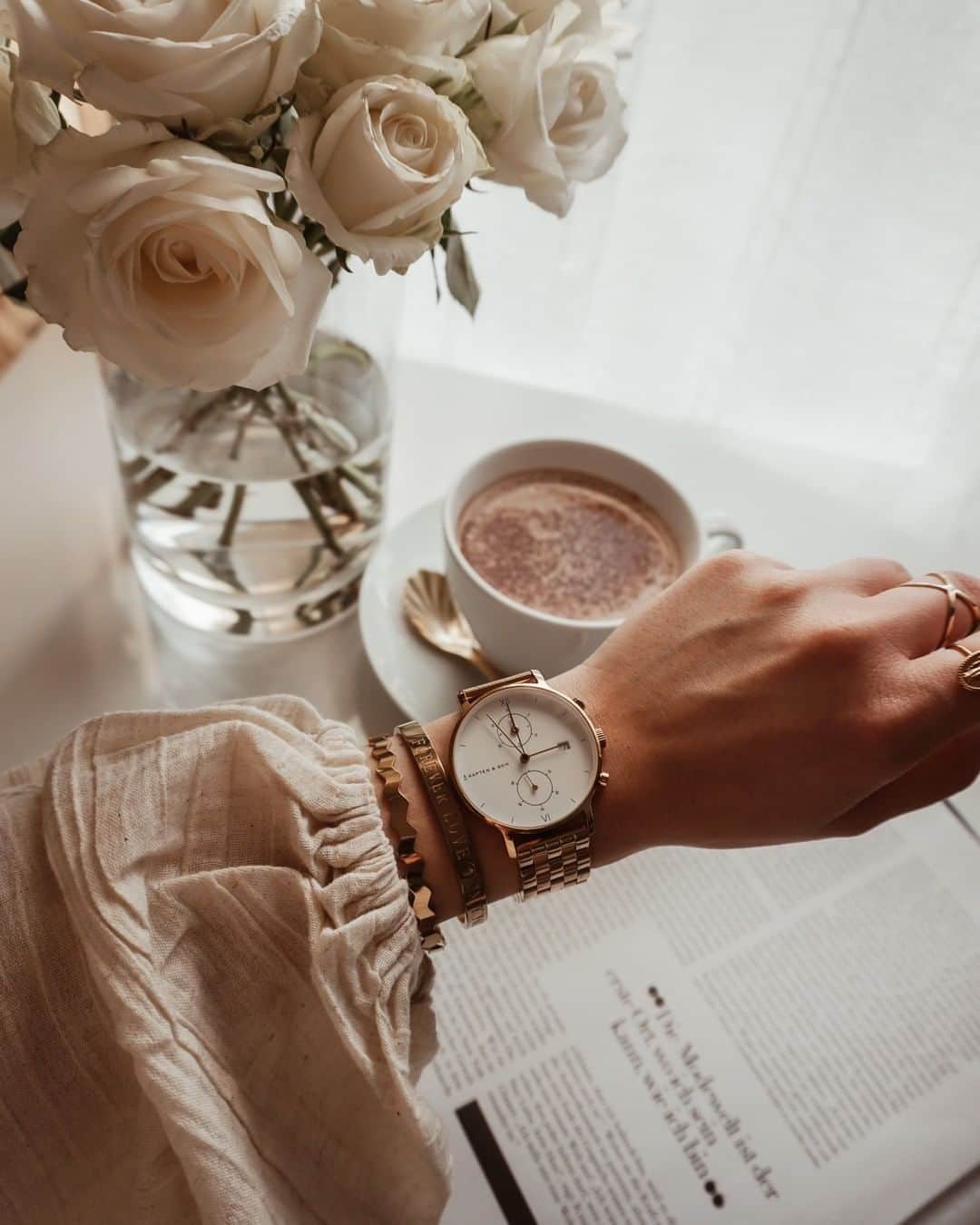 Kapten & Sonさんのインスタグラム写真 - (Kapten & SonInstagram)「'Coffee because adulting is hard.' ☕ @mellanie.fernandez starting the day with our watch Chrono Gold "Steel". 🕊️ #bekapten #kaptenandson #watch⁠ .⁠ .⁠ .⁠ #style #fashion #fashionlover #inspiration #ootd #explore #mornings #berlin #coffee #coffelover」8月7日 14時30分 - kaptenandson
